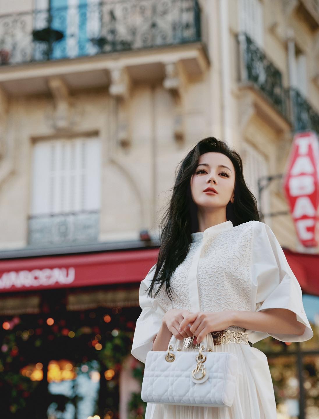 Địch Lệ Nhiệt Ba đẹp tựa nàng thơ, chiếm trọn spotlight tại Paris với visual nữ thần - Ảnh 7