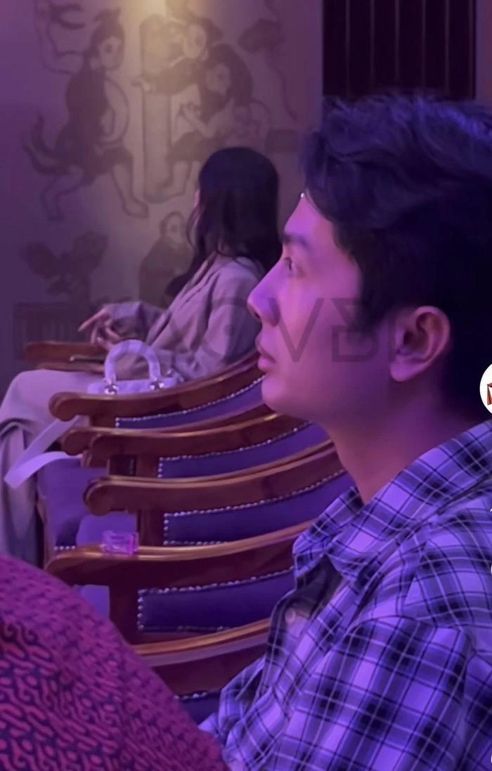 Huỳnh Phương - Sĩ Thanh bất ngờ chạm mặt nhau tại buổi lễ giỗ Tổ nghề Sân khấu. 