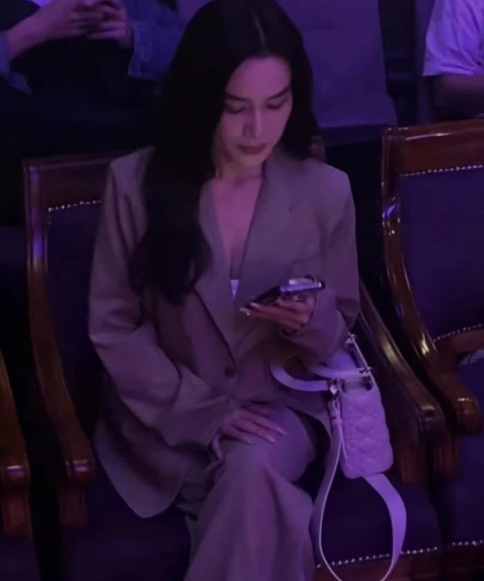 Chạm mặt tại sự kiện, Huỳnh Phương và Sĩ Thanh 'ngó lơ' nhau hậu chia tay - Ảnh 1