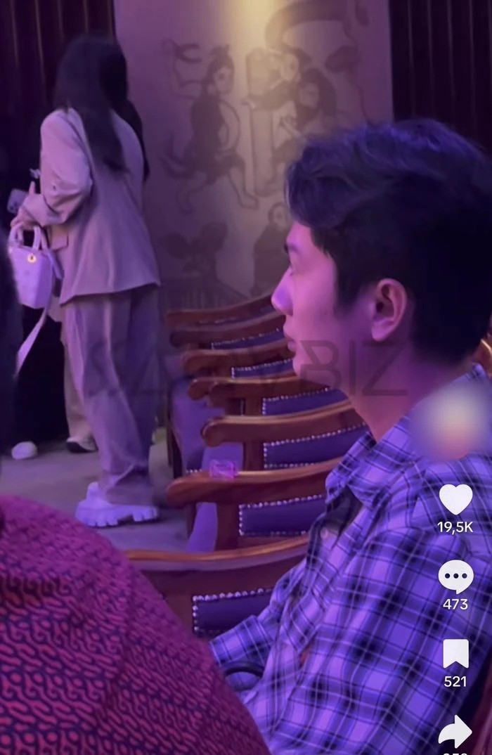 Huỳnh Phương nhiều lần liếc mắt về phía Sĩ Thanh nhưng cả hai không có bất cứ tương tác gì