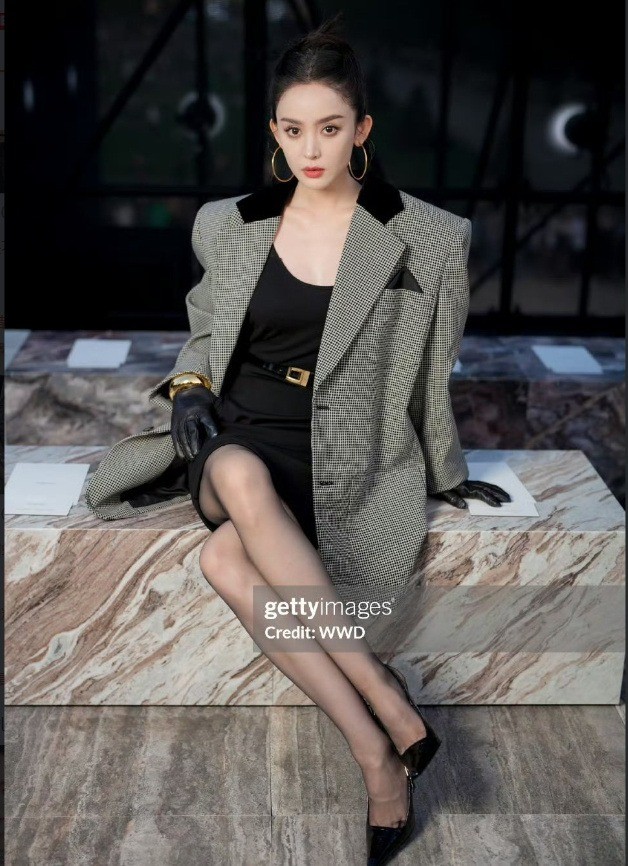 Cổ Lực Na Trát dưới ống kính của Getty Images khi tham gia hoạt động của YSL tại Tuần lễ thời trang Paris.