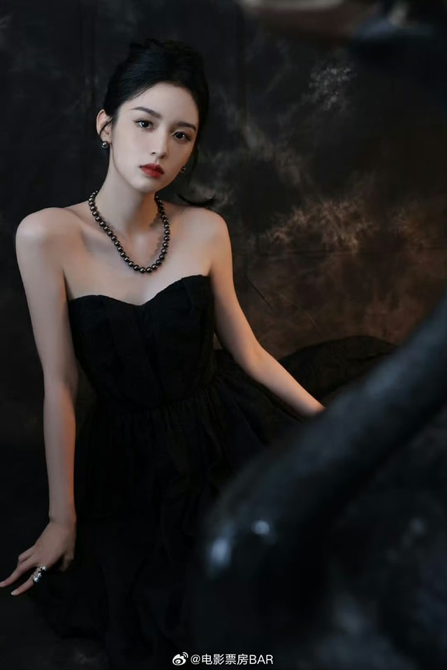 Châu Dã xinh đẹp trong tạo hình tham dự LHP quốc tế con đường tơ lụa lần thứ 10.