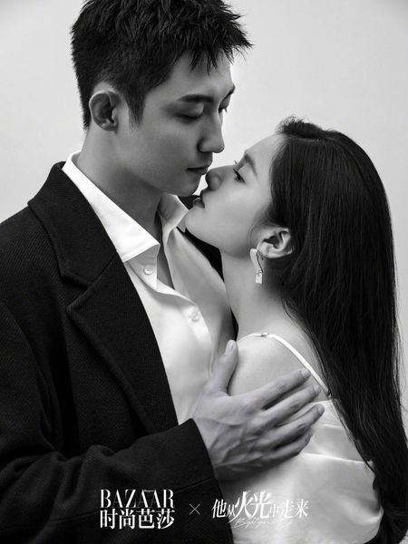 Tạp chí Harper's Bazaar và đoàn phim “Anh Ấy Bước Ra Từ Ánh Lửa” phối hợp phát hành bộ ảnh quảng bá của Hoàng Cảnh Du, Trương Tịnh Nghi