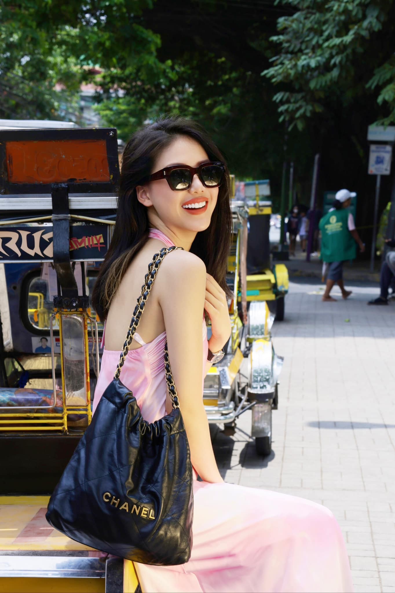 Gu thời trang của nàng hậu nhận được nhiều lời khen ngợi