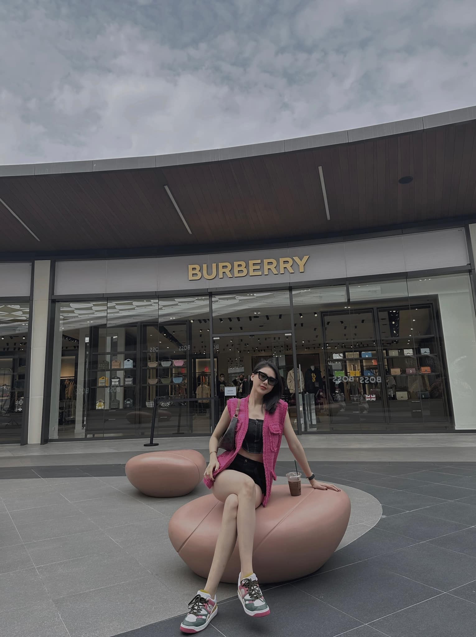 Cận cảnh nhan sắc đời thường xinh như thiên thần của Miss Universe Vietnam 2023 Bùi Quỳnh Hoa - Ảnh 10