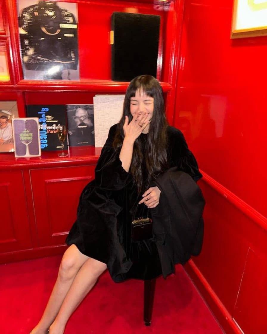 Jisoo và Rosé (BLACKPINK) bị ném đá vì ủng hộ Lisa diễn ở hộp đêm thoát y - Ảnh 2