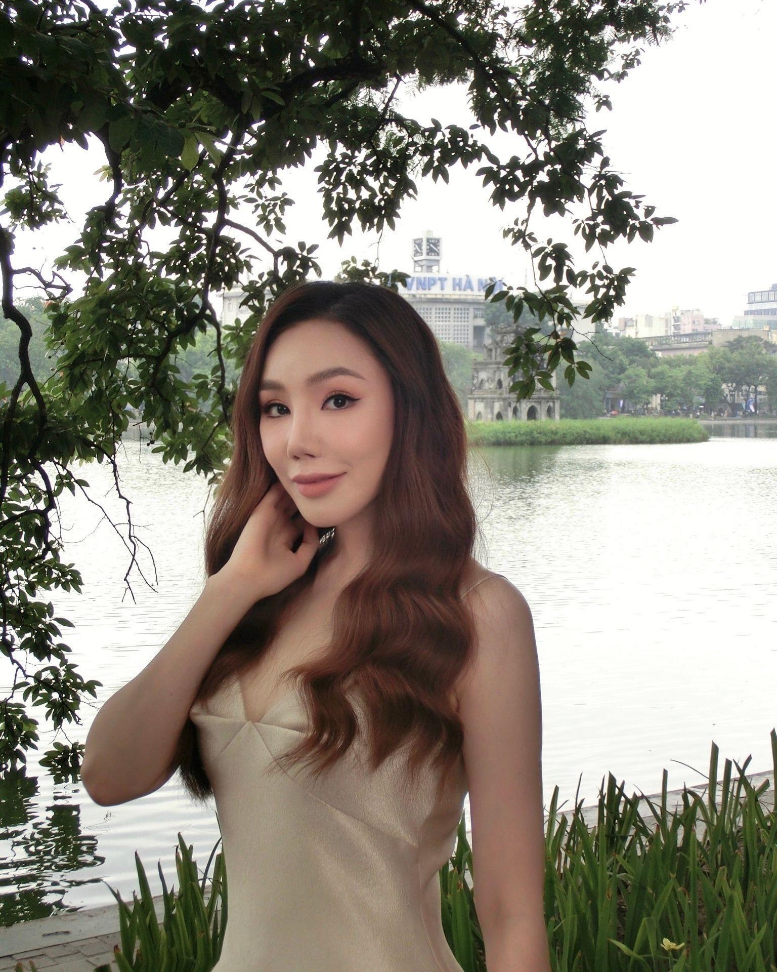 Hồ Quỳnh Hương tiếp tục xuất hiện với diện mạo khác lạ không ai nhận ra - Ảnh 2