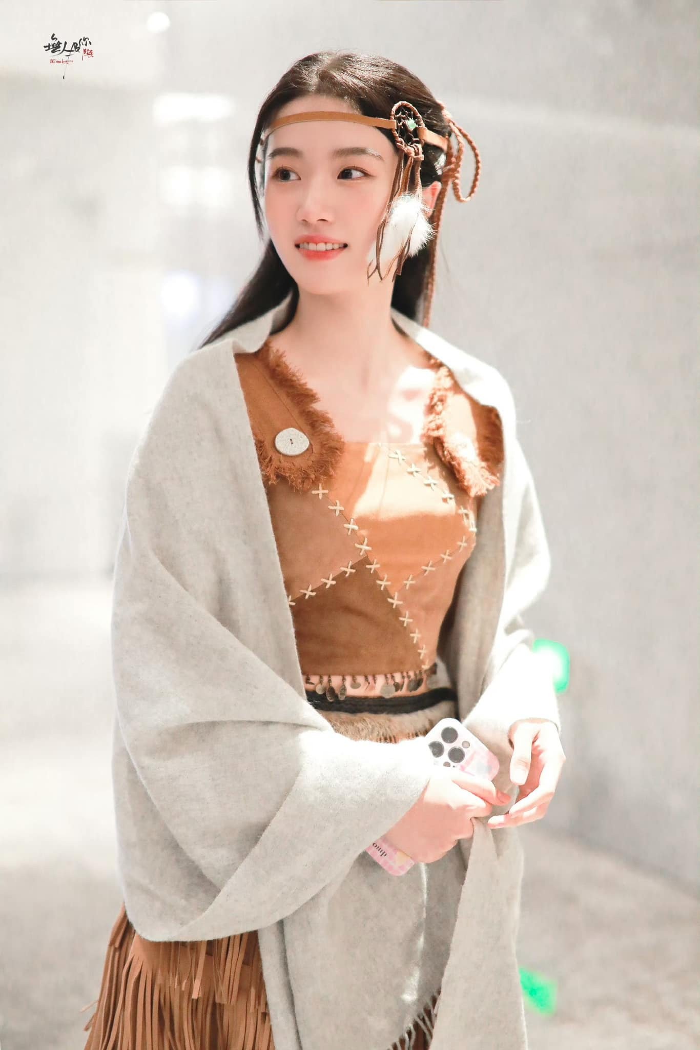 Lư Dục Hiểu ghi hình cho chương trình 'Vương Bài Đối Vương Bài'.