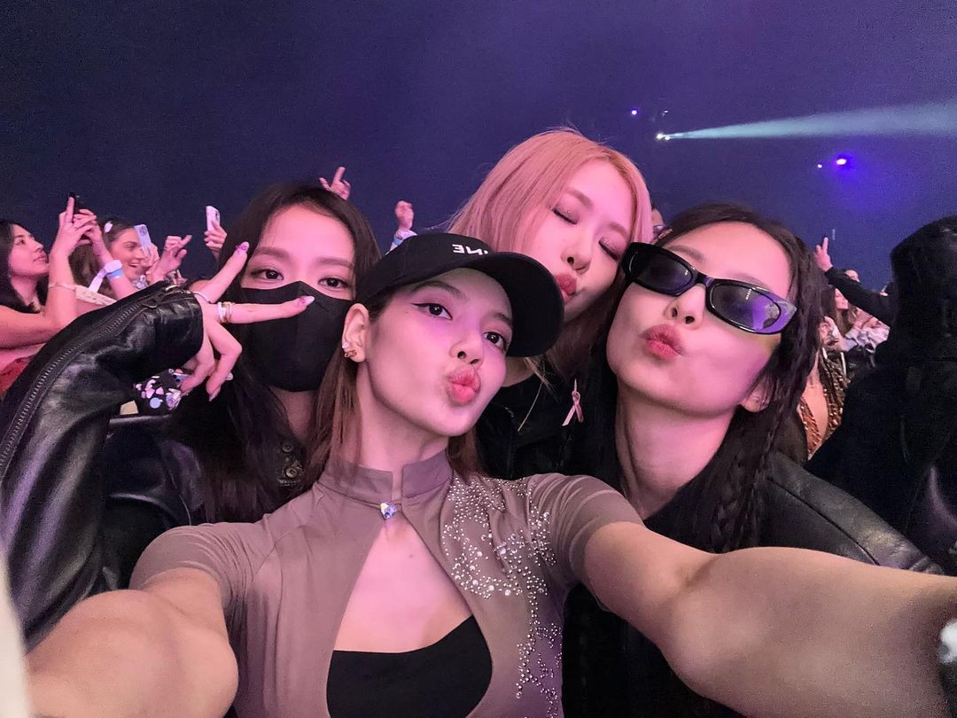 YG hầu như không có lợi thế trong việc giữ chân BLACKPINK, các thành viên cũng không còn thân thiết như trước. YG hầu như không có lợi thế trong việc giữ chân BLACKPINK, các thành viên cũng không còn thân thiết như trước.