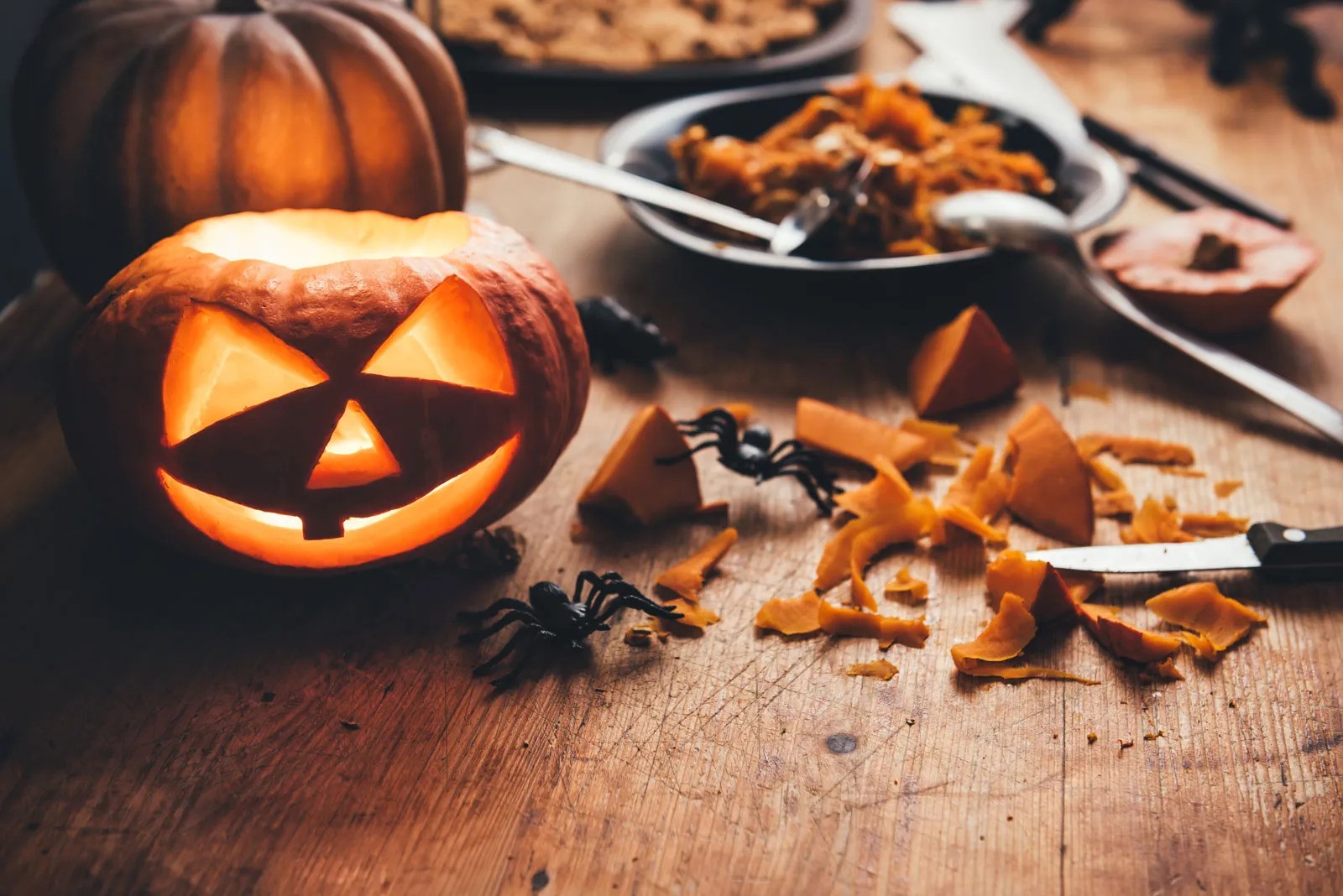 Đèn bí ngô là thứ không thể thiếu trong mỗi mùa Halloween. Ảnh: kerkezz/stock.adobe.com