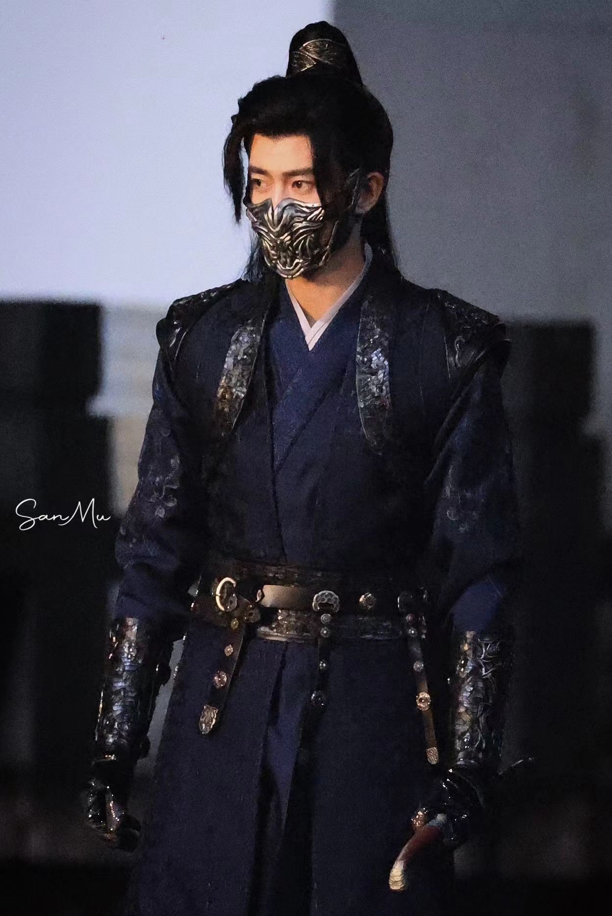 Tạo hình mới của Nhậm Gia Luân trong phim 'Lưu Thủy Điều Điều'. Mới đây, nam diễn viên đã bị một tài khoản weibo tố cáo ngoại tình với hot girl Hạ Lan trong lúc vợ mang bầu. Dù không lên tiếng nhưng Nhậm Gia Luân đã nhanh chóng kiện những kẻ tung tin đồn thất thiệt gây ảnh hưởng tới danh tiếng của anh.