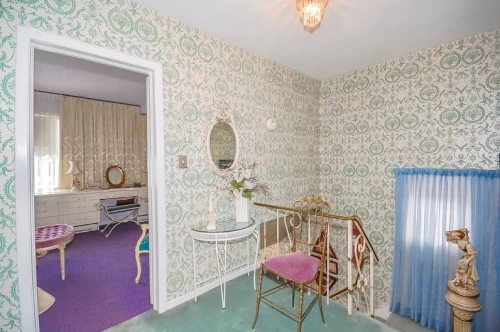 Khung cảnh choáng ngợp như cổ tích bên trong ngôi nhà của cụ bà 96 tuổi - Ảnh 1