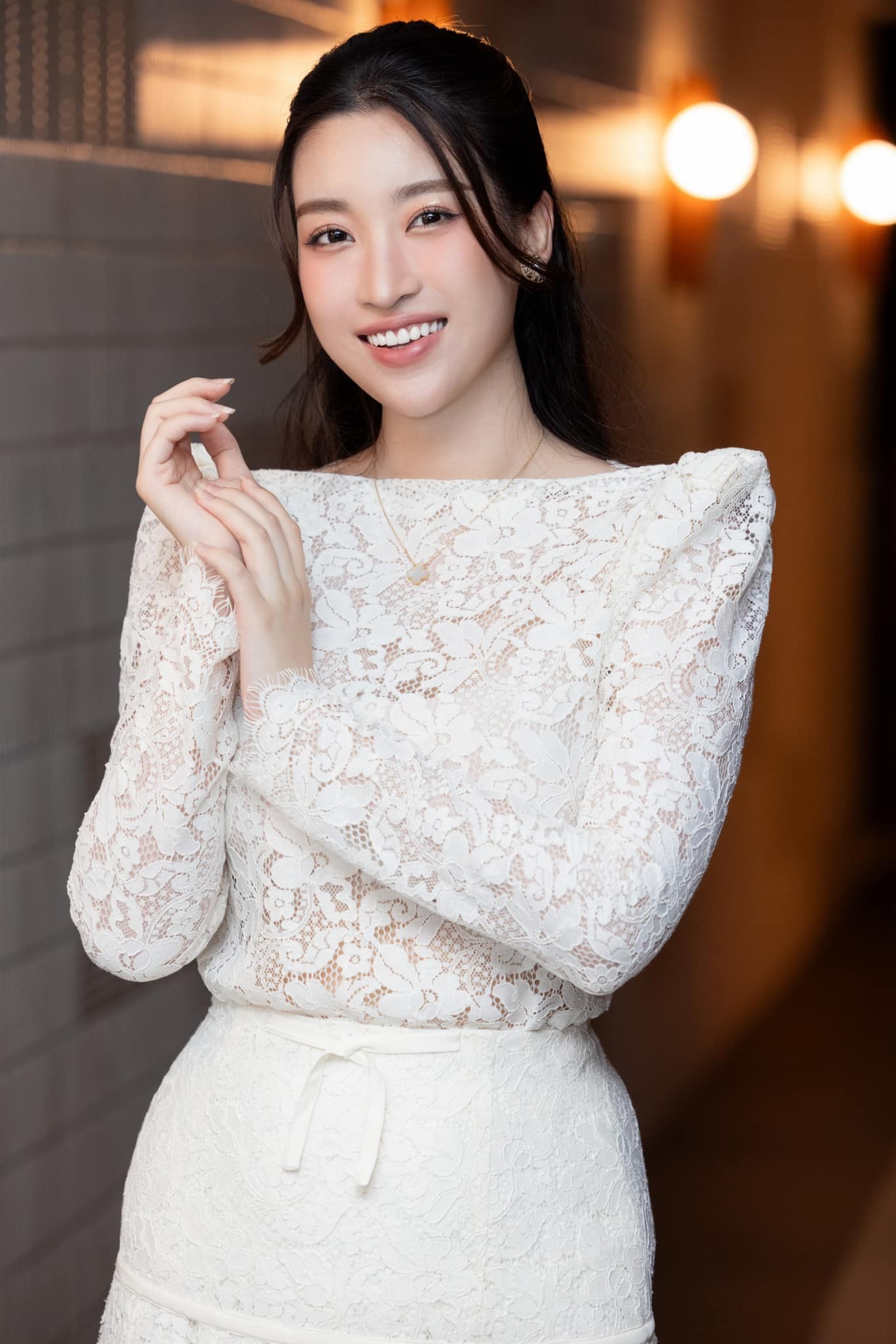 Vẻ đẹp mặn mà, thần thái 'phu nhân hào môn' của Đỗ Mỹ Linh nhận được cơn mưa lời khen. Ảnh: FBNV