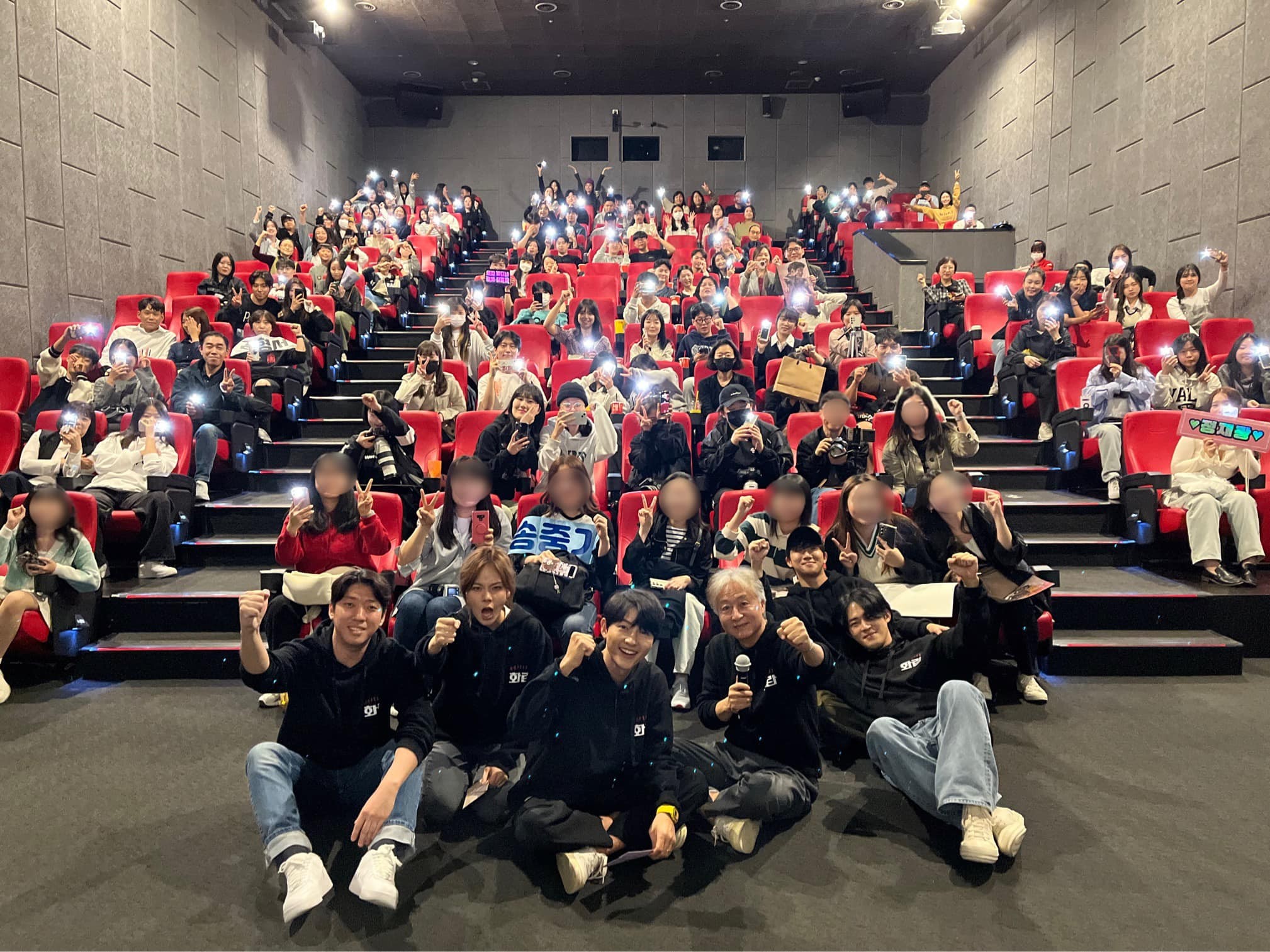 Soong Joong Ki và ekip 'Hopeless' trong buổi chào rạp giới thiệu phim tại Hàn Quốc