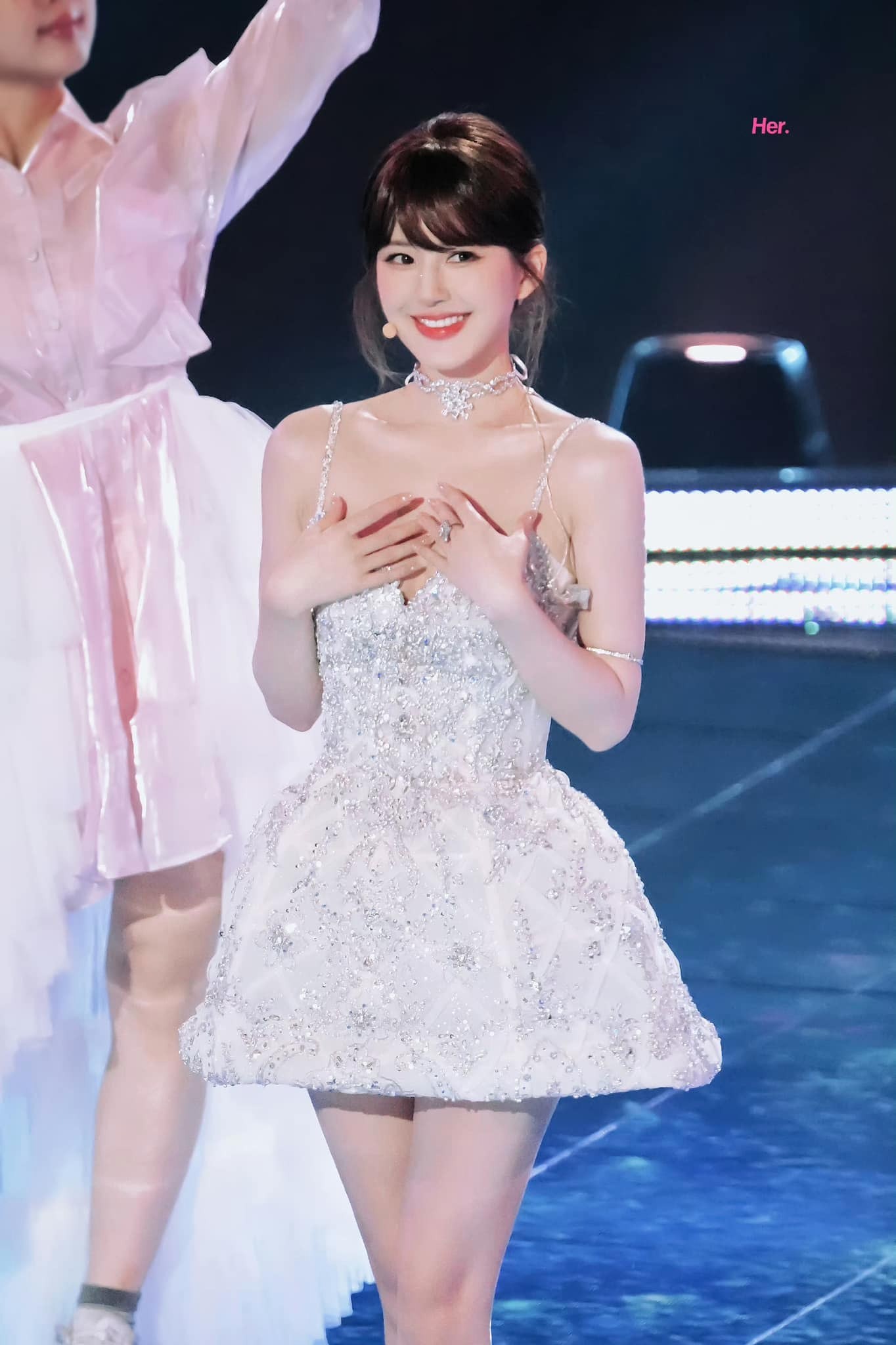 Triệu Lộ Tư hóa búp bê barbie, visual xinh như tiên tử gây sốt - Ảnh 1