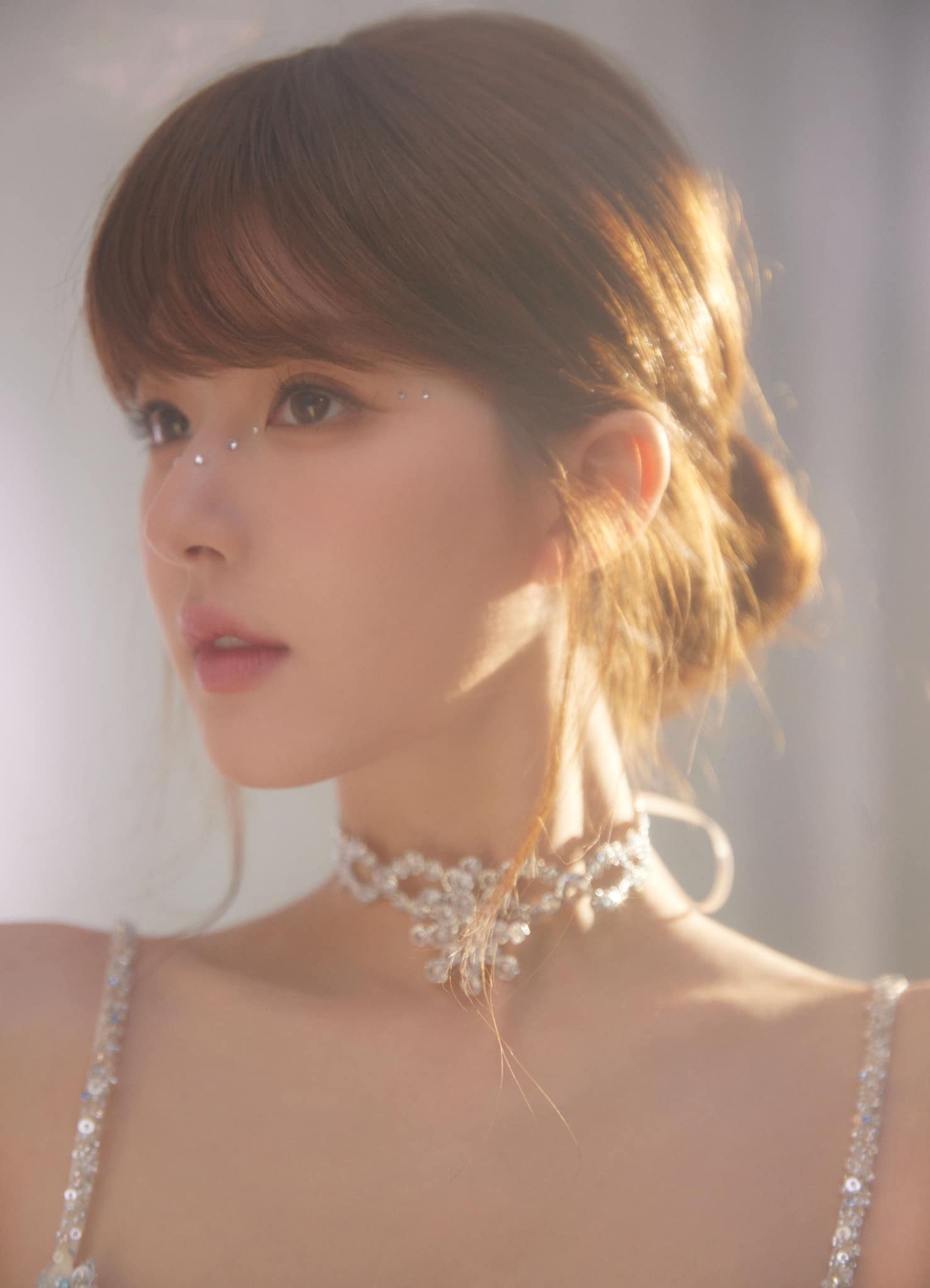 Trong những hình ảnh được phòng làm việc đăng tải, vẻ đẹp thuần khiết, ngọt ngào của Triệu Lộ Tư lại càng khiến khán giả mê đắm