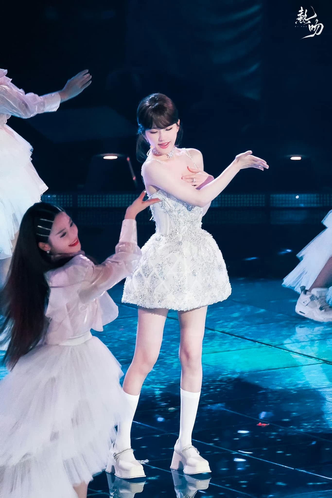 Triệu Lộ Tư hóa búp bê barbie, visual xinh như tiên tử gây sốt - Ảnh 3