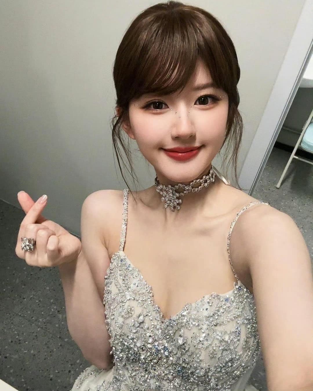 Không chỉ trên sân khấu, những hình ảnh selfie do cô nàng tự mình đăng tải cũng khiến cư dân mạng phát cuồng