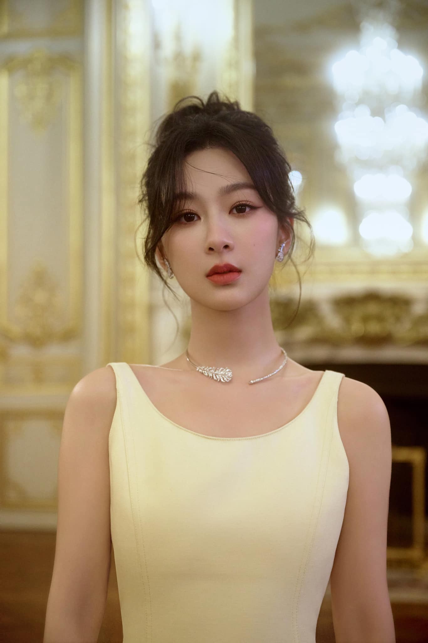 Dương Tử liên tục nhận được nhiều tài nguyên thời trang 'xịn xò' trong thời gian gần đây Dương Tử liên tục nhận được nhiều tài nguyên thời trang 'xịn xò' trong thời gian gần đây