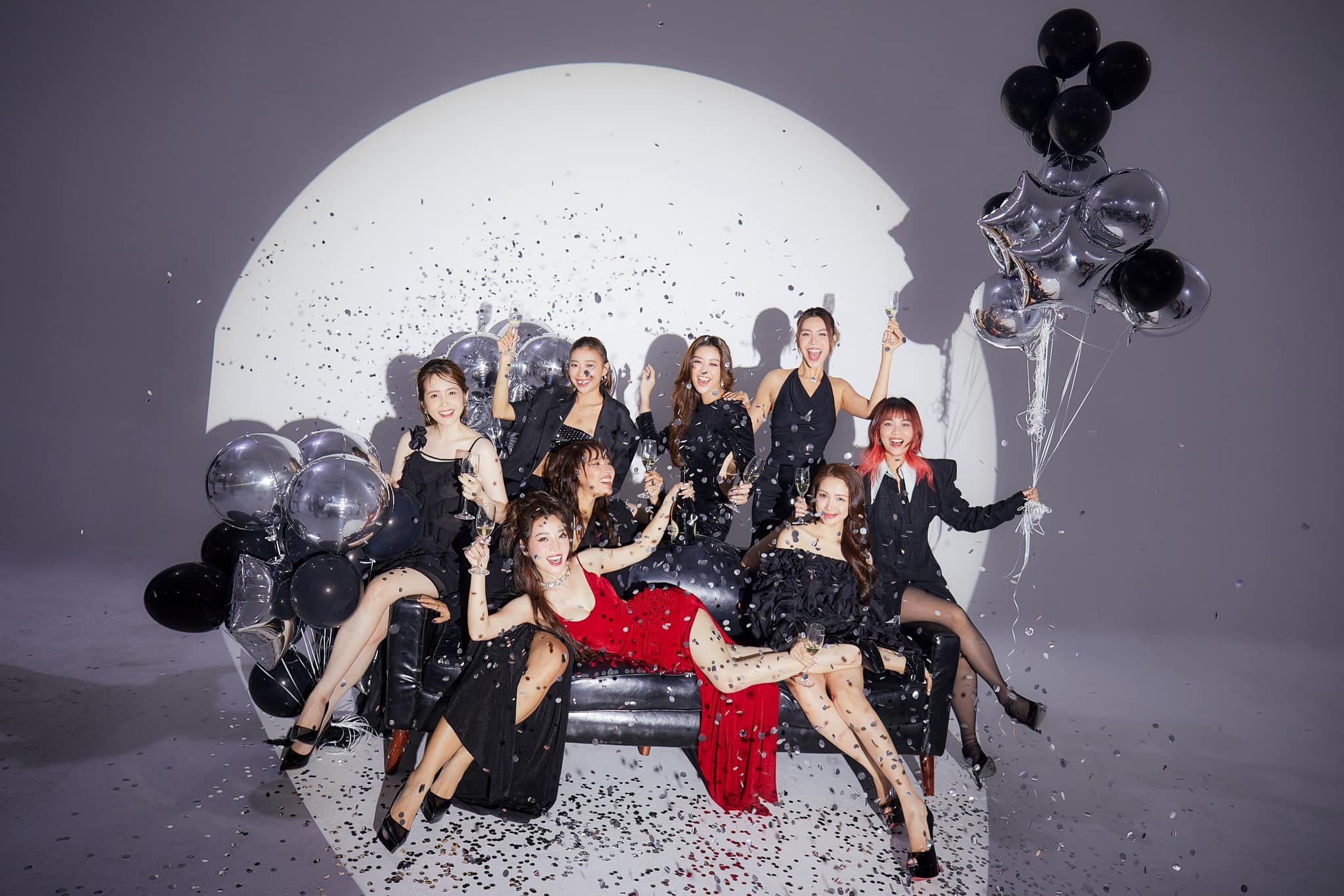 Cô dâu 'bung lụa' bên hội chị em thân thiết trước khi về nhà chồng