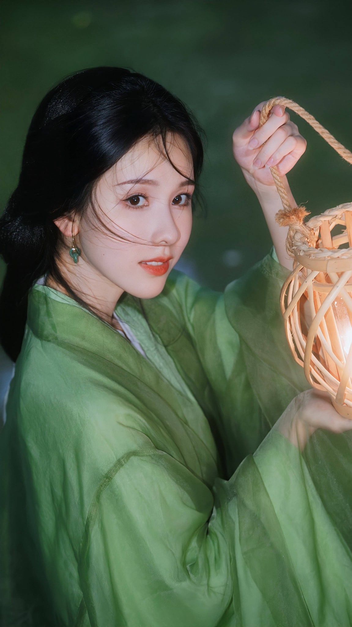 Trần Đô Linh chính thức bước sang tuổi 30 với visual ngày càng xinh đẹp, sự nghiệp toả sáng