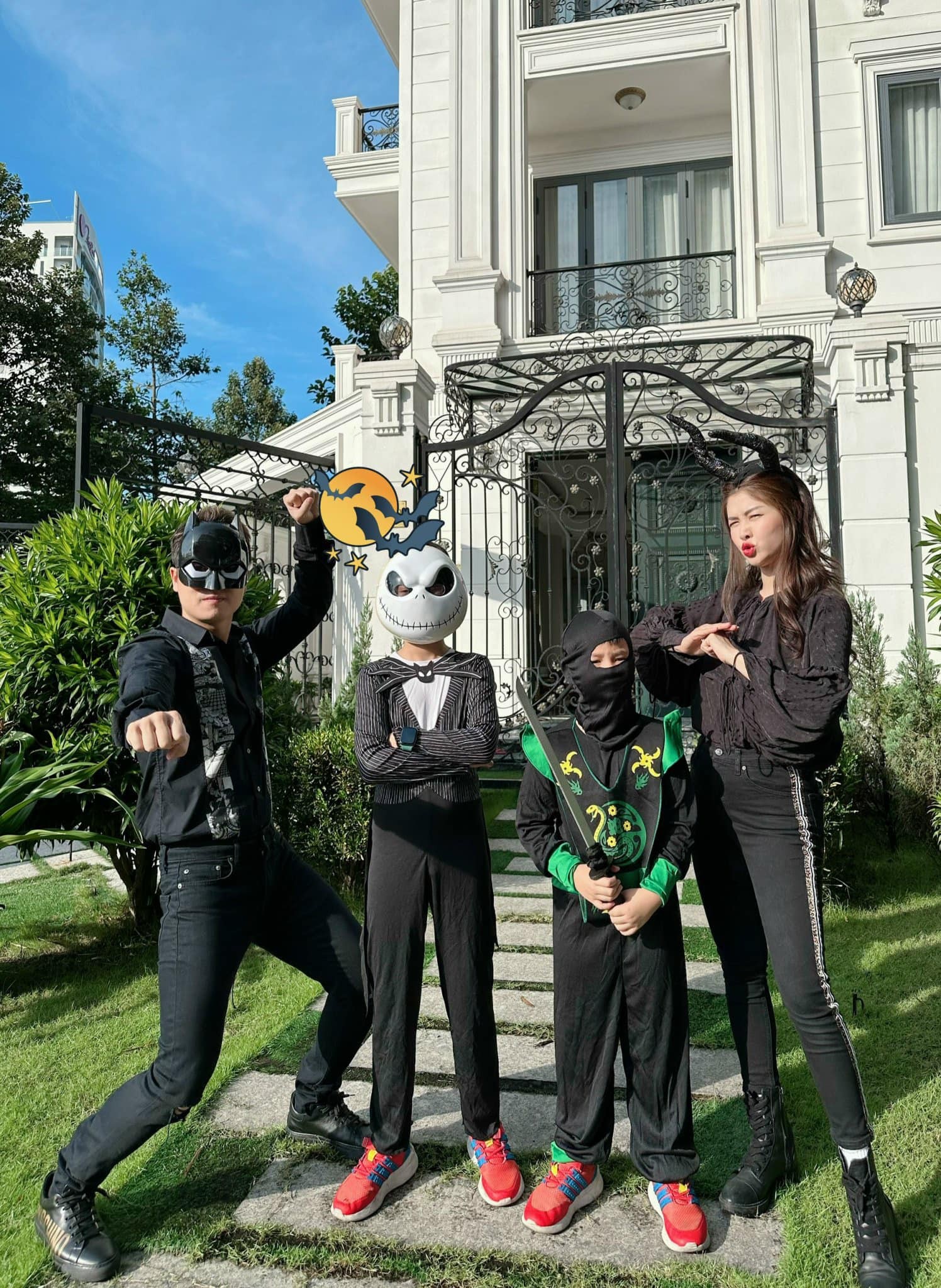 Khối tài sản 'khủng' của vợ chồng Đăng Khôi: Biệt thự triệu đô, xế hộp siêu sang gây choáng ngợp - Ảnh 2