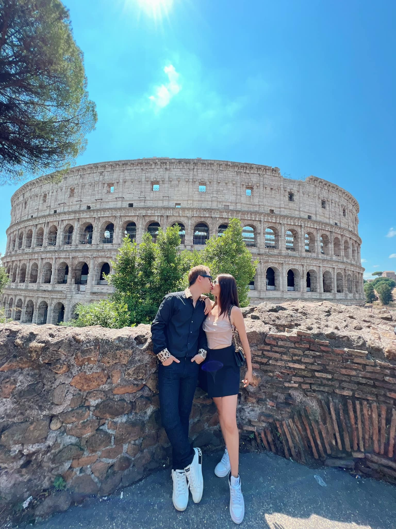 Cả hai thường xuyên check-in tại những địa điểm du lịch sang chảnh trên thế giới