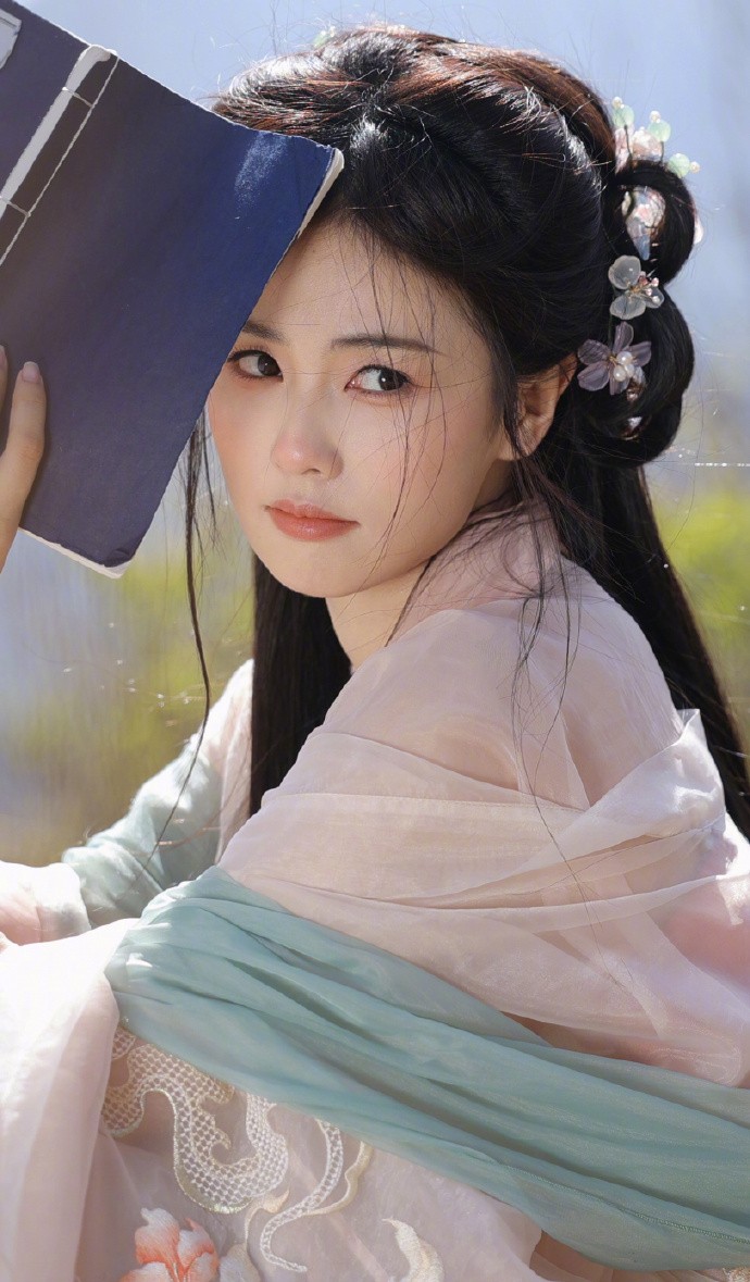 Bạch Lộc gia nhập đoàn phim 'Bạch Nguyệt Phạn Tinh', nam chính Ngao Thụy Bằng.