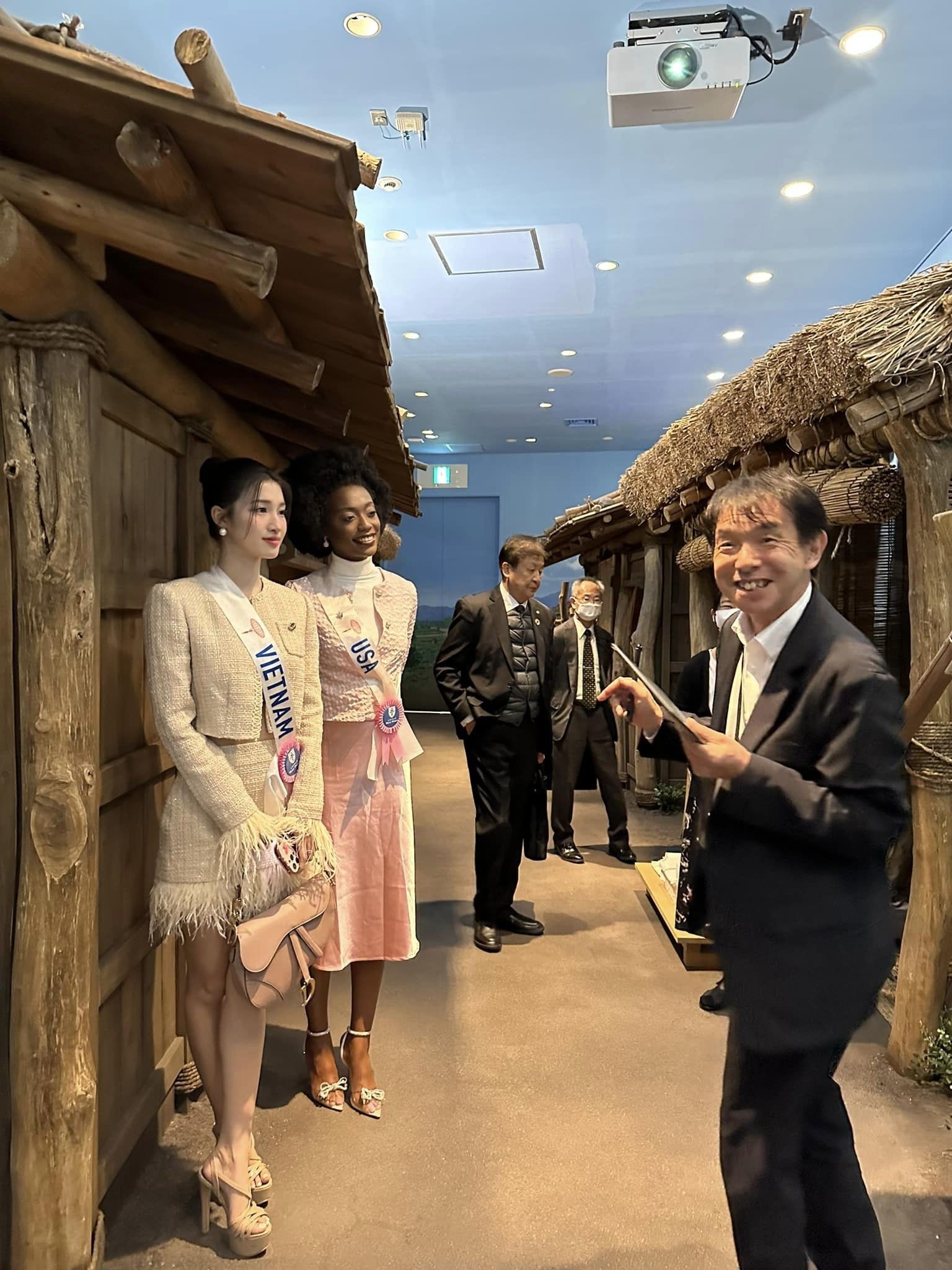 Phương Nhi tham gia hoạt động Tea Ceremony, được tham quan bảo tàng, được phát biểu tại Jazz Festival và tham quan Banko Yaki Phương Nhi tham gia hoạt động Tea Ceremony, được tham quan bảo tàng, được phát biểu tại Jazz Festival và tham quan Banko Yaki
