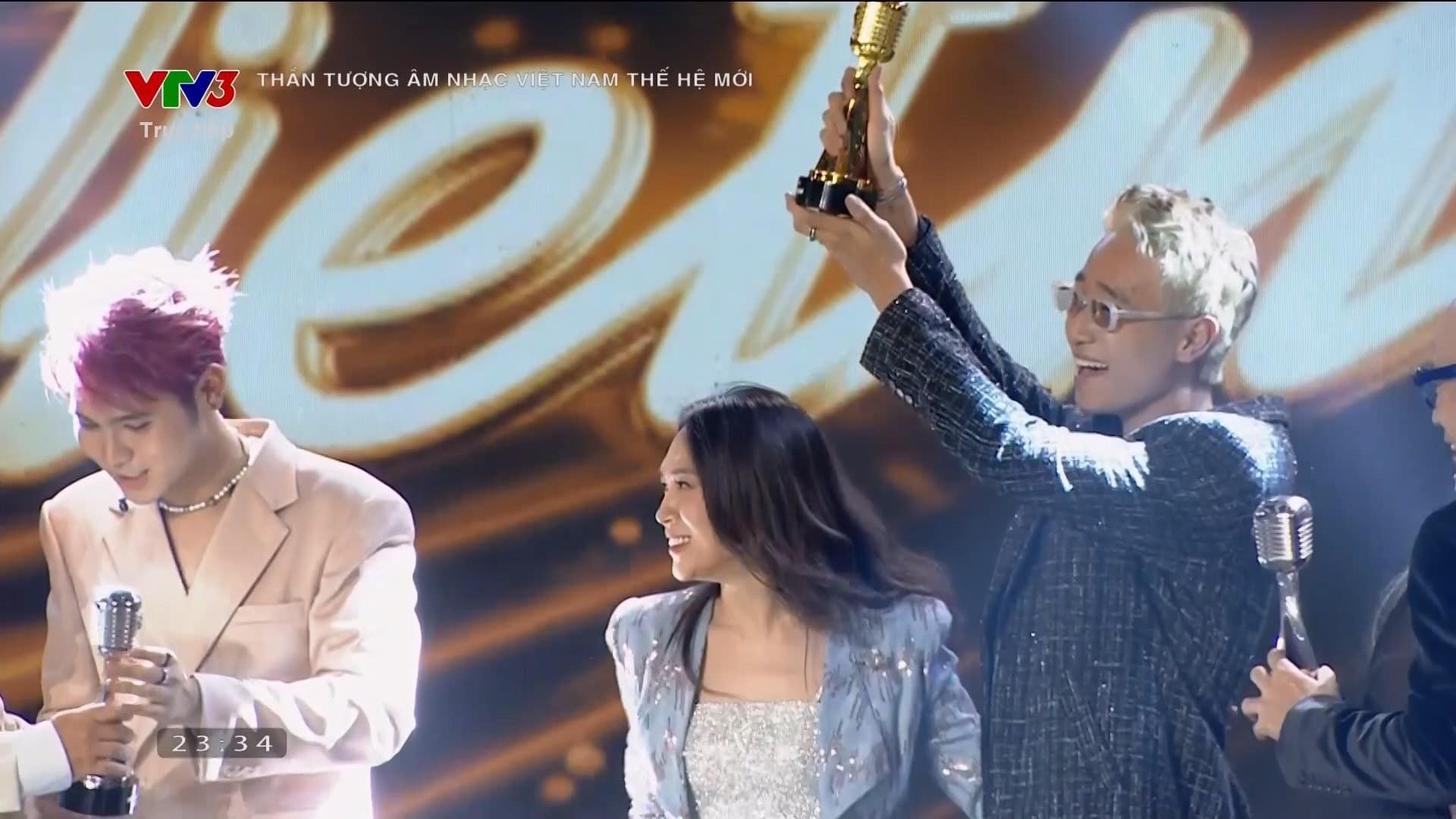 Profile Hà An Huy - Quán quân Vietnam Idol 2023 - Ảnh 1 Profile Hà An Huy - Quán quân Vietnam Idol 2023 - Ảnh 1
