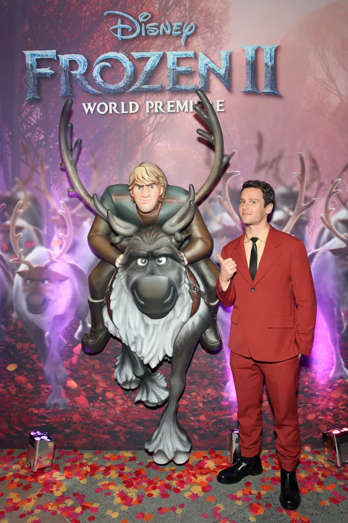 Nam diễn viên Jonathan Groff tham dự buổi ra mắt thế giới bộ phim 'Frozen 2' của Disney tại Nhà hát Dolby của Hollywood vào ngày 7/11/2019 tại Hollywood, California. Ảnh: Jesse Grant/Getty Images via Disney Nam diễn viên Jonathan Groff tham dự buổi ra mắt thế giới bộ phim 'Frozen 2' của Disney tại Nhà hát Dolby của Hollywood vào ngày 7/11/2019 tại Hollywood, California. Ảnh: Jesse Grant/Getty Images via Disney