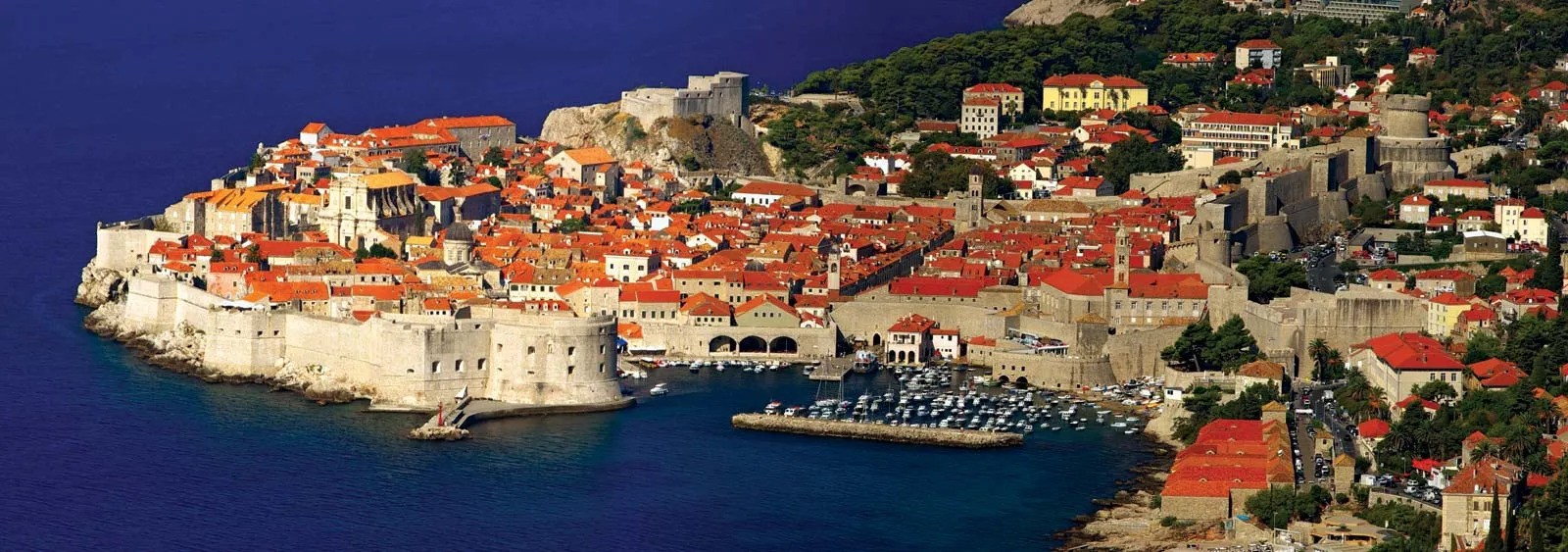 Thành phố Dubrovnik có tường bao quanh trên Biển Adriatic, Croatia (Di sản Thế giới của UNESCO). Ảnh: LianeM/Fotolia