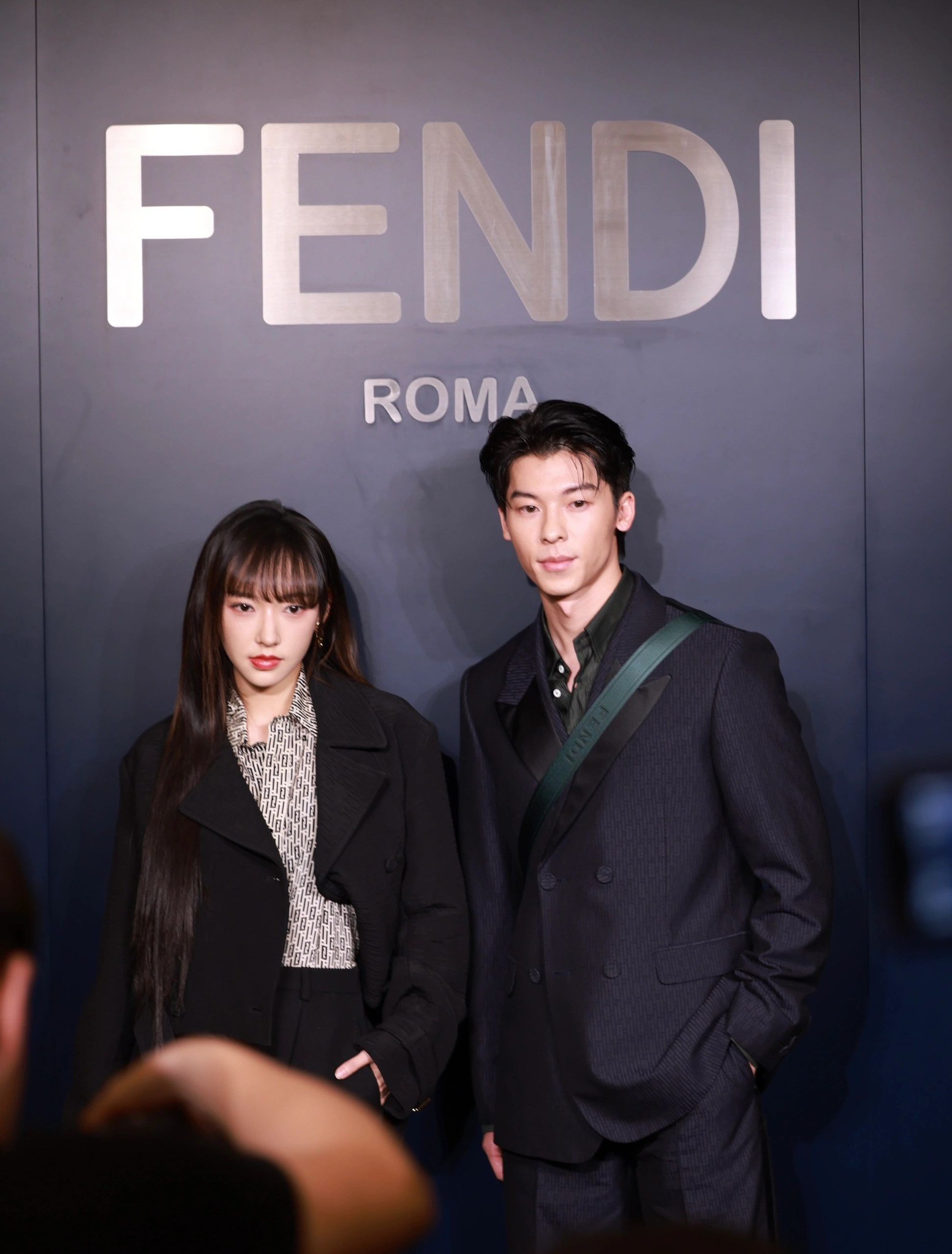 Hứa Quang Hán và Trình Tiêu chung khung hình tại sự kiện của thương hiệu Fendi chiều nay.