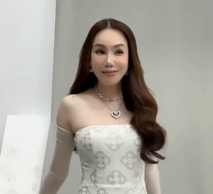 Hình ảnh khác của Hồ Quỳnh Hương cách đây không lâu Hình ảnh khác của Hồ Quỳnh Hương cách đây không lâu