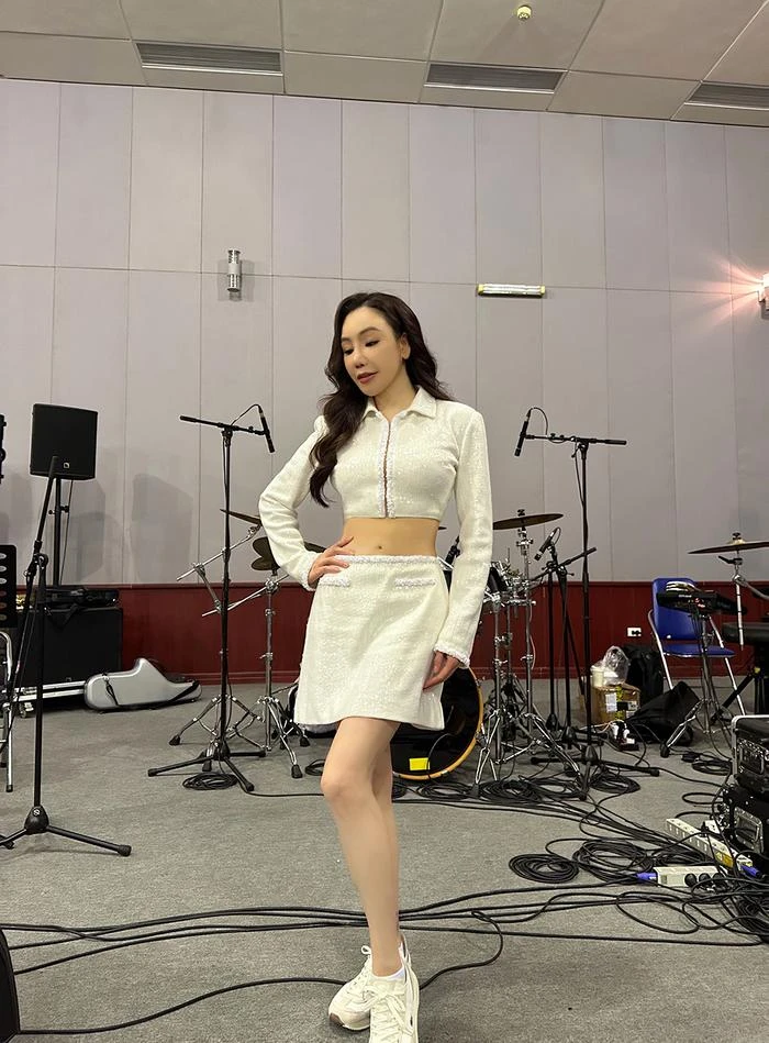 Body nữ ca sĩ 42 tuổi khiến nhiều người ngưỡng mộ Body nữ ca sĩ 42 tuổi khiến nhiều người ngưỡng mộ
