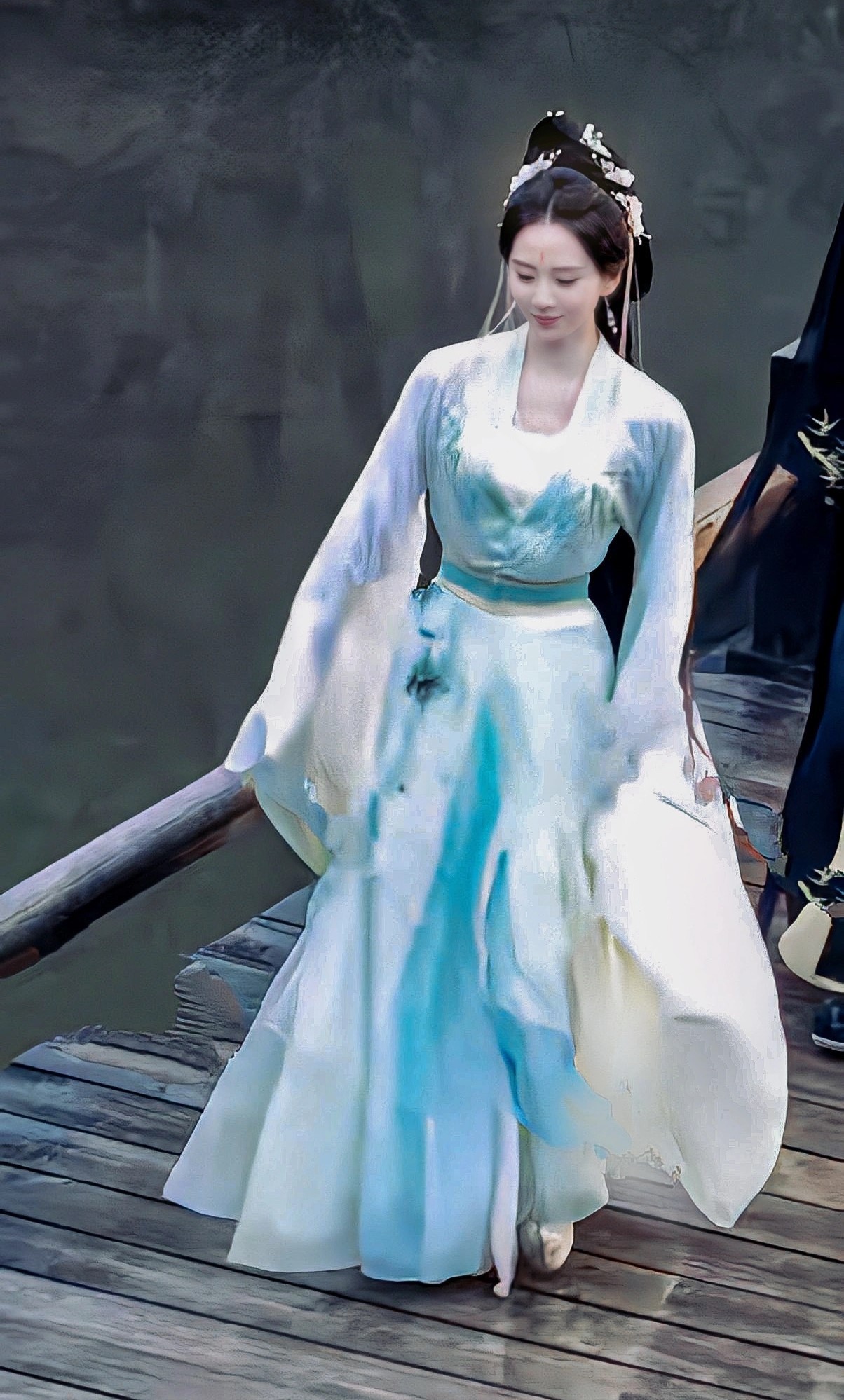 Tạo hình mới của Lưu Thi Thi trên phim trường 'Hồ Yêu Tiểu Hồng Nương: Trúc Nghiệp'.