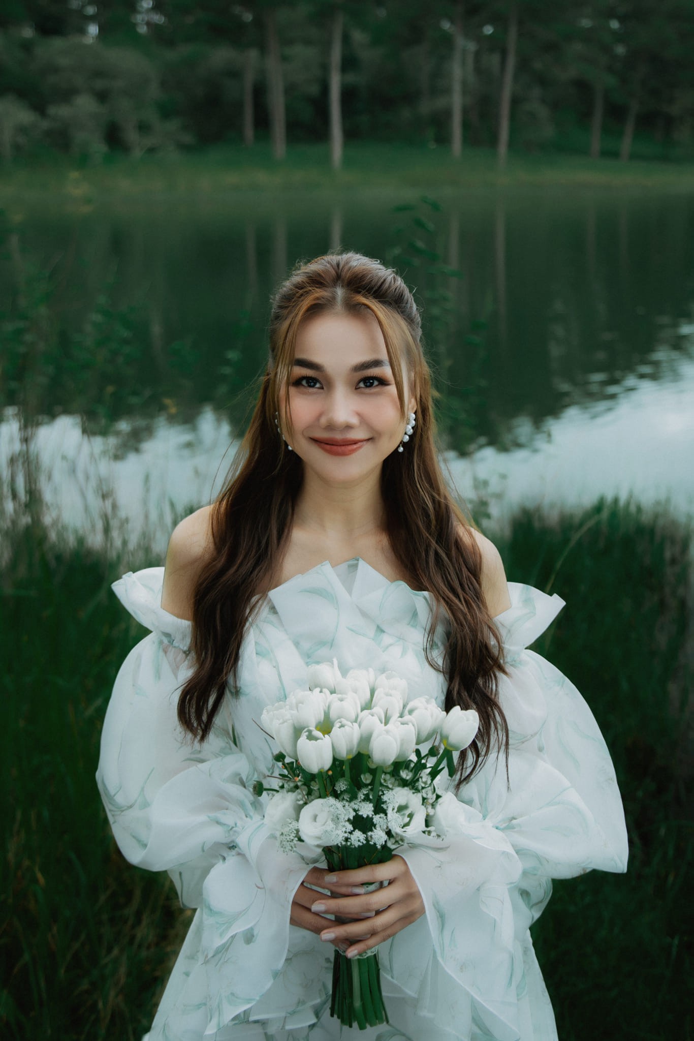 'Cô dâu Halloween' Thanh Hằng khoe visual đỉnh cao trong bộ ảnh cưới tại Đà Lạt