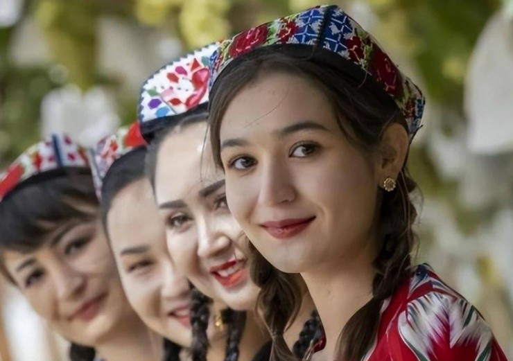 Tân Cương nổi tiếng là vùng đất sở hữu nhiều mỹ nữ của Trung Quốc Tân Cương nổi tiếng là vùng đất sở hữu nhiều mỹ nữ của Trung Quốc