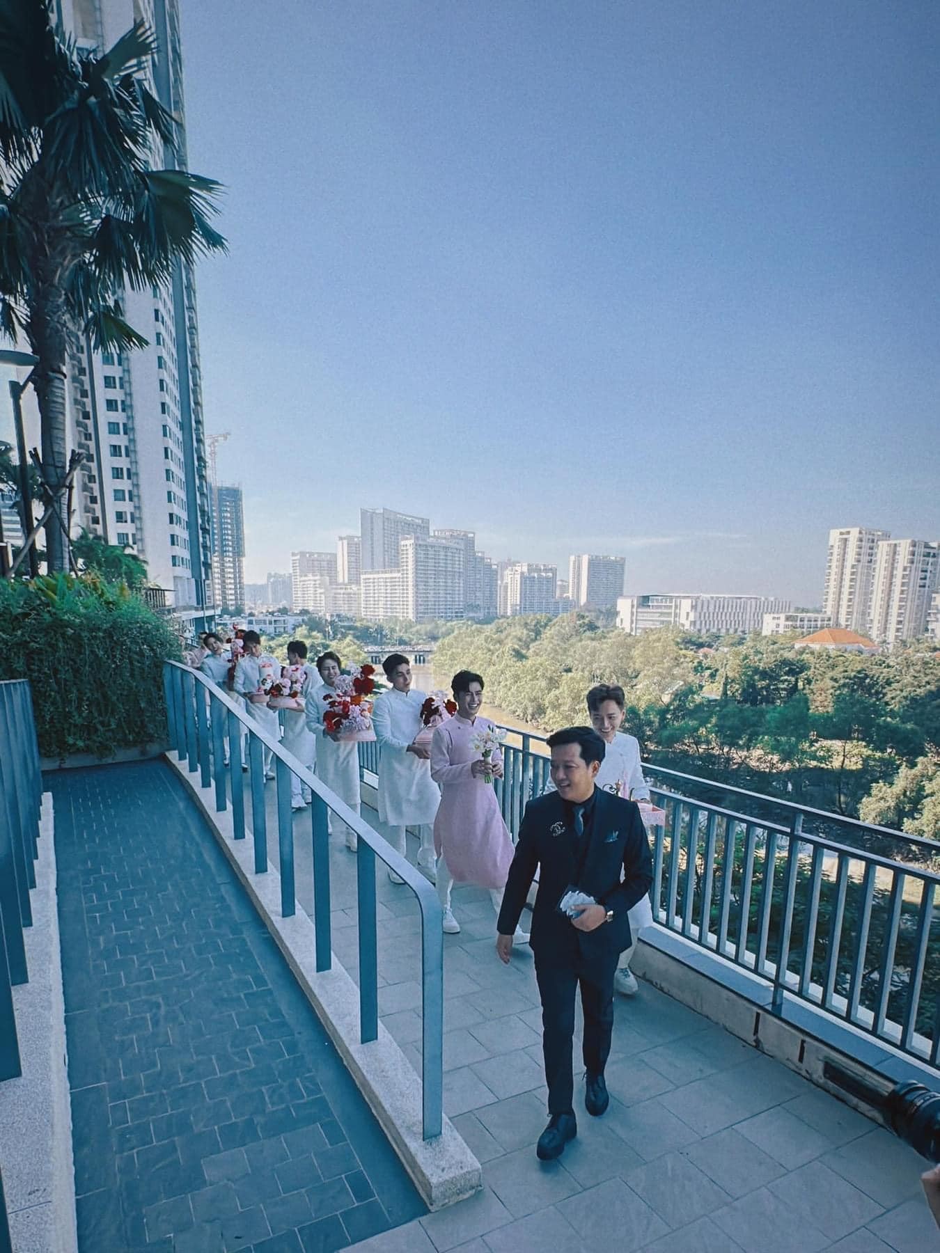 Đám hỏi Puka - Gin Tuấn Kiệt: Dàn bê tráp 'ngã ngửa' khi thấy con số trong lì xì - Ảnh 4 Đám hỏi Puka - Gin Tuấn Kiệt: Dàn bê tráp 'ngã ngửa' khi thấy con số trong lì xì - Ảnh 4