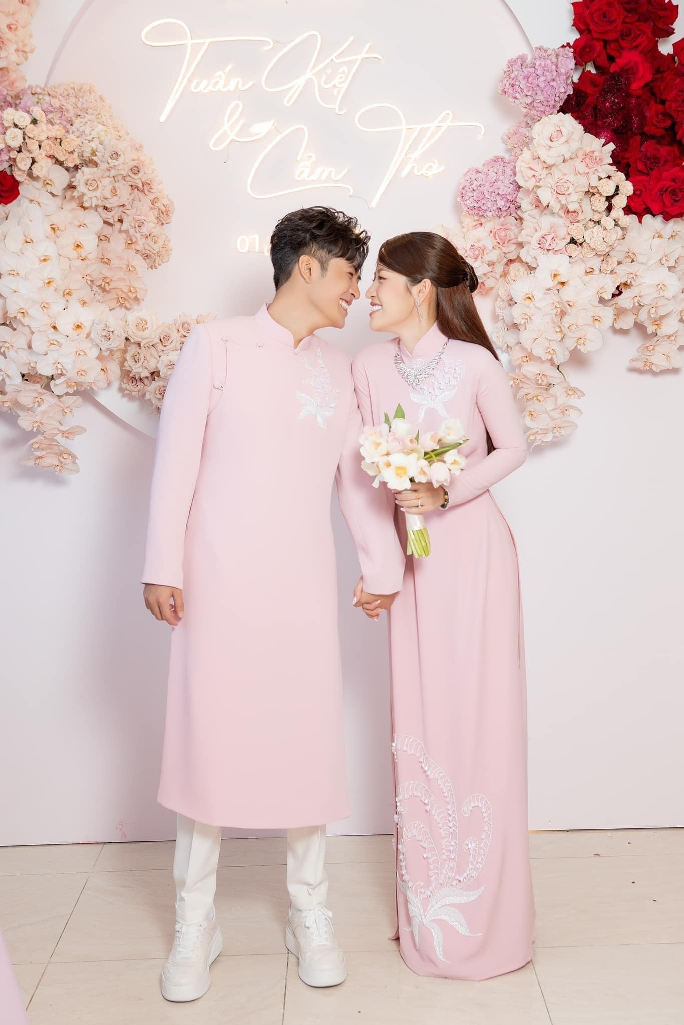 Đám hỏi Puka - Gin Tuấn Kiệt: Dàn bê tráp 'ngã ngửa' khi thấy con số trong lì xì - Ảnh 1 Đám hỏi Puka - Gin Tuấn Kiệt: Dàn bê tráp 'ngã ngửa' khi thấy con số trong lì xì - Ảnh 1