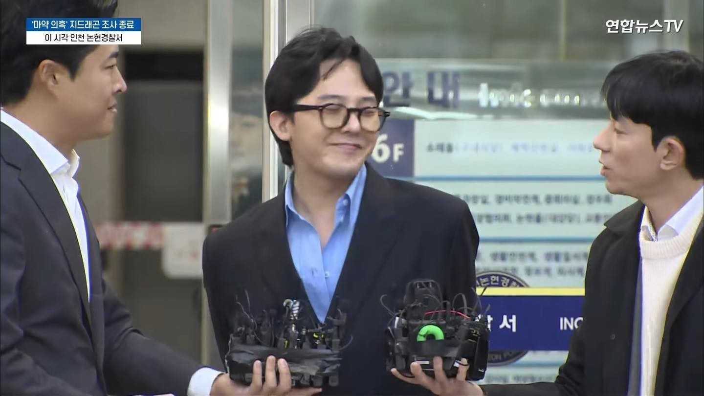 G-Dragon trêu chọc phóng viên sau phiên thẩm vấn