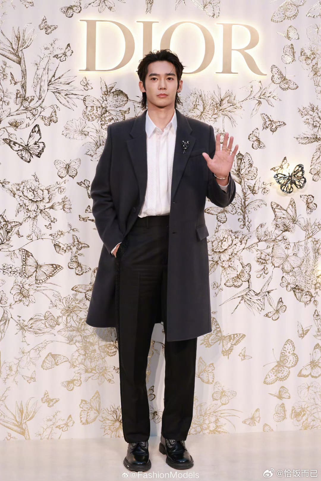 Vu Thích chính thức được tuyên đại sứ thương hiệu Dior