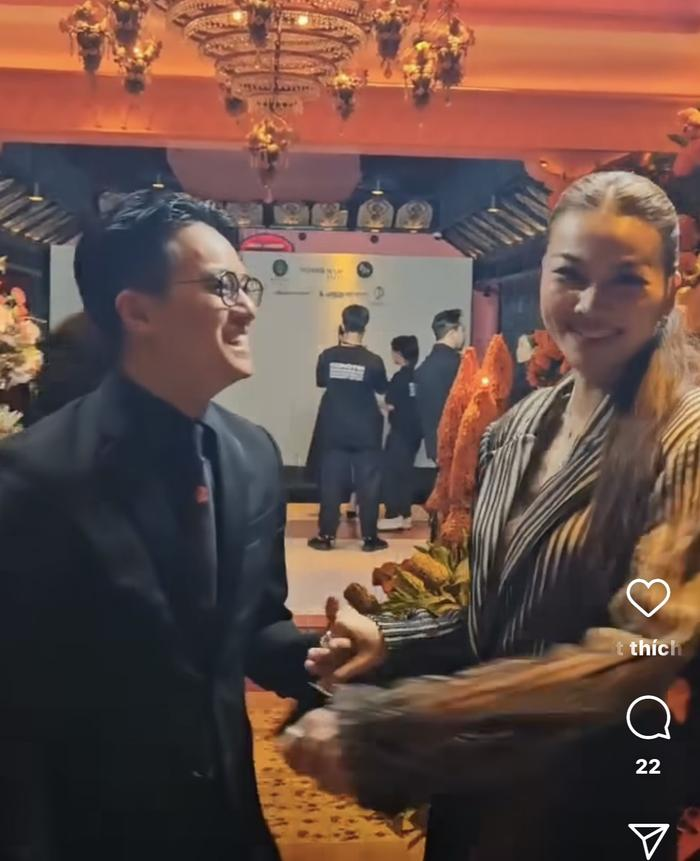 Thanh Hằng thích thú cười lớn khi được chồng khen 'vợ anh đẹp nhất' Thanh Hằng thích thú cười lớn khi được chồng khen 'vợ anh đẹp nhất'