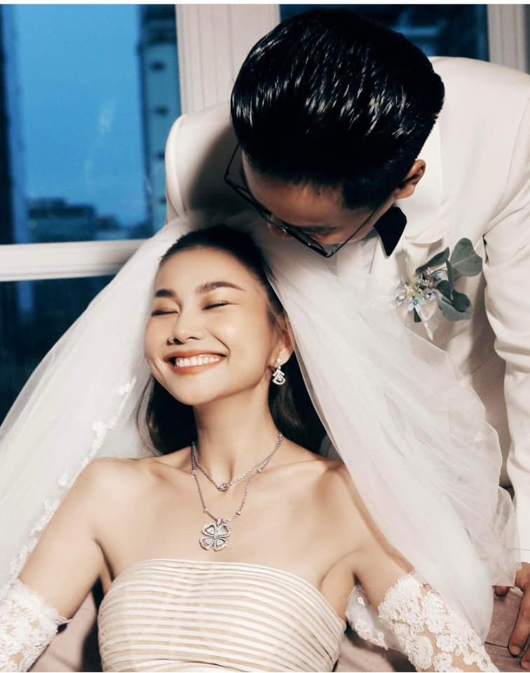 Phản ứng của Thanh Hằng khi được chồng nhạc trưởng khen 'vợ anh đẹp nhất' - Ảnh 2 Phản ứng của Thanh Hằng khi được chồng nhạc trưởng khen 'vợ anh đẹp nhất' - Ảnh 2