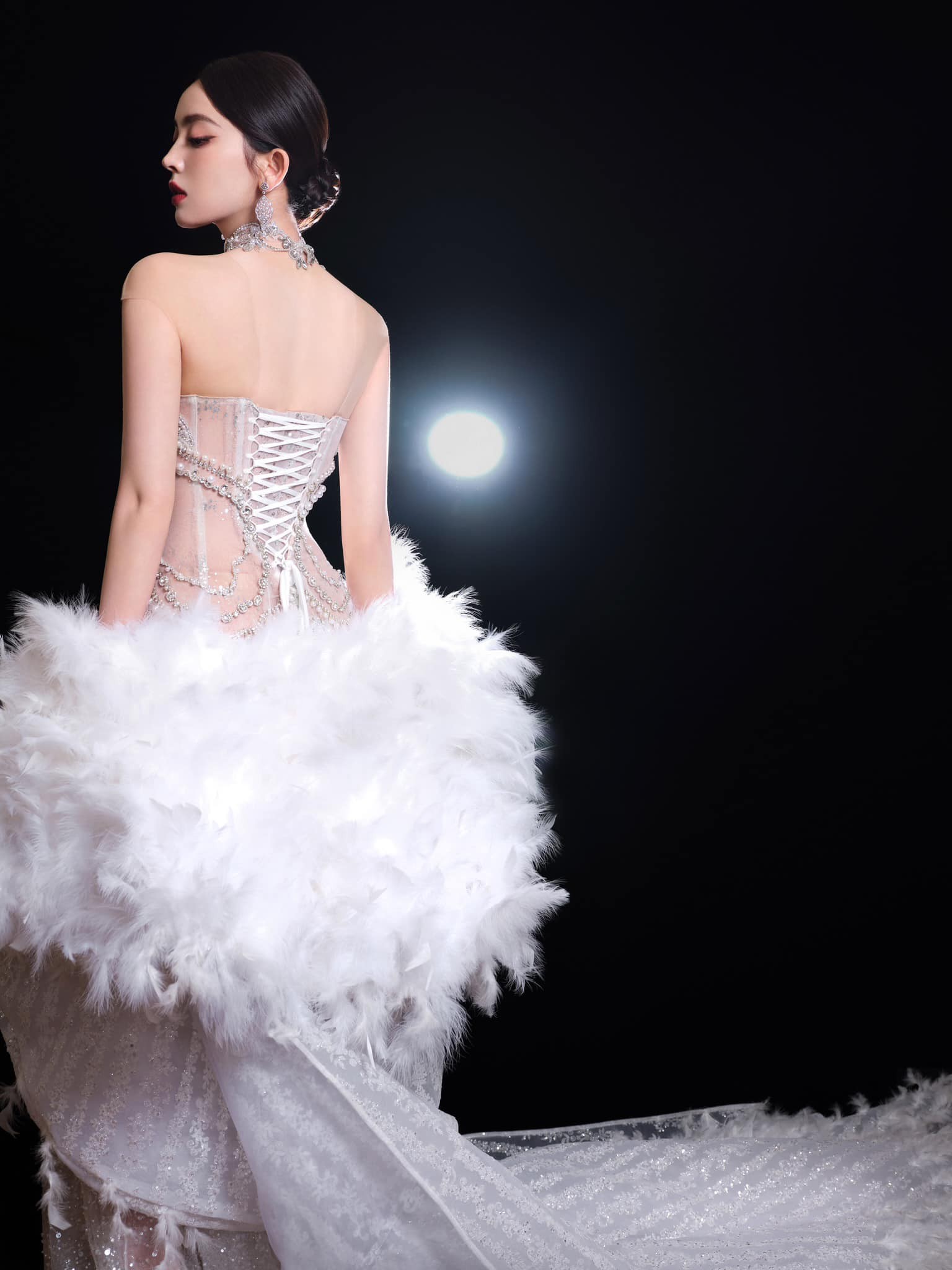 Cổ Lực Na Trát gây chấn động cõi mạng vì vẻ đẹp kinh diễm siêu thực, hạ 'knock out' Địch Lệ Nhiệt Ba - Ảnh 4