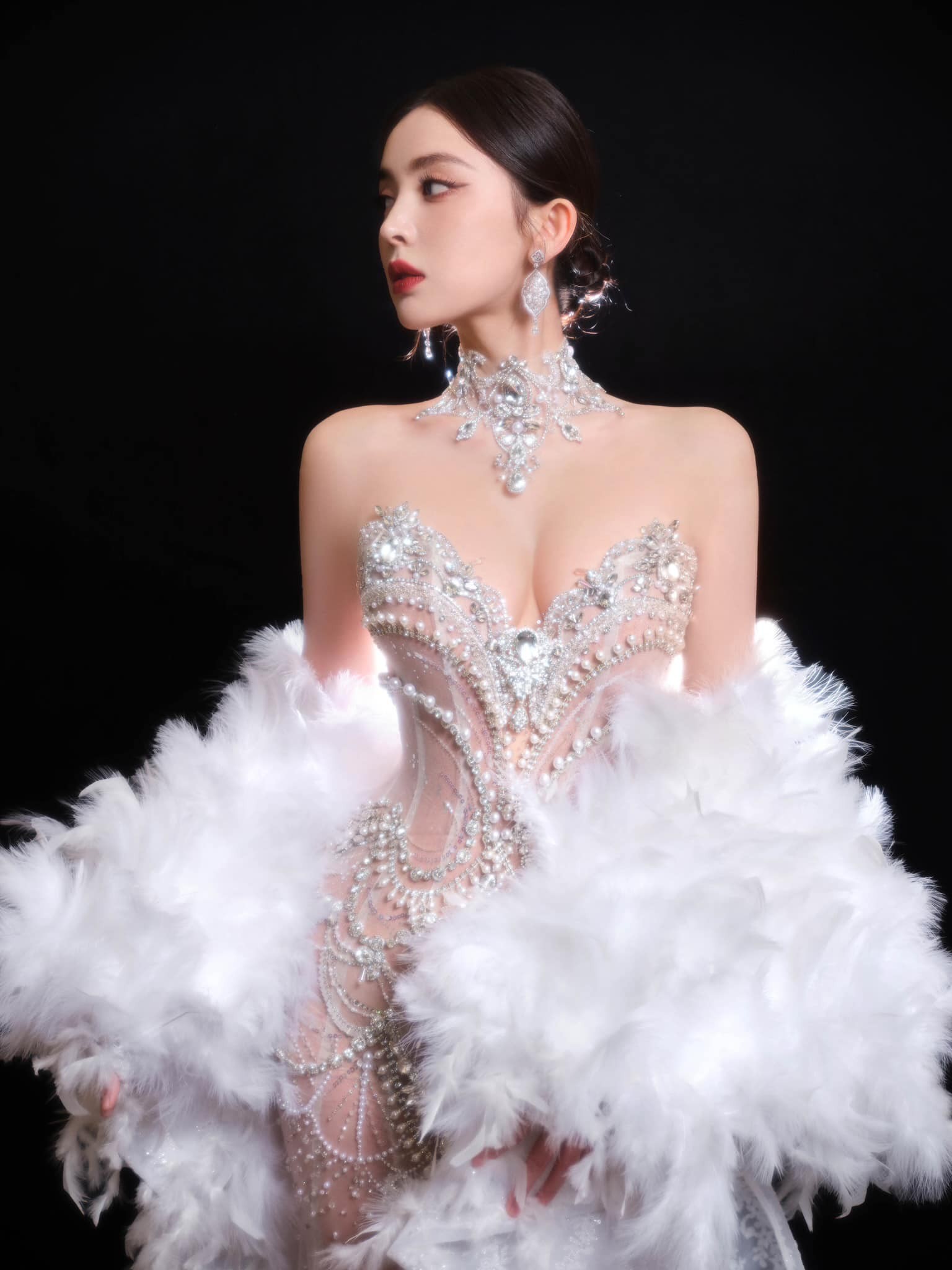 Cổ Lực Na Trát gây chấn động cõi mạng vì vẻ đẹp kinh diễm siêu thực, hạ 'knock out' Địch Lệ Nhiệt Ba - Ảnh 5