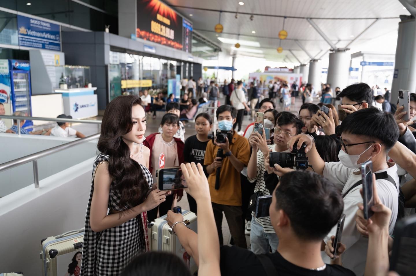 Lương Mỹ Kỳ nhận được nhiều sự quan tâm của truyền thông và công chúng trong lần chinh chiến quốc tế này