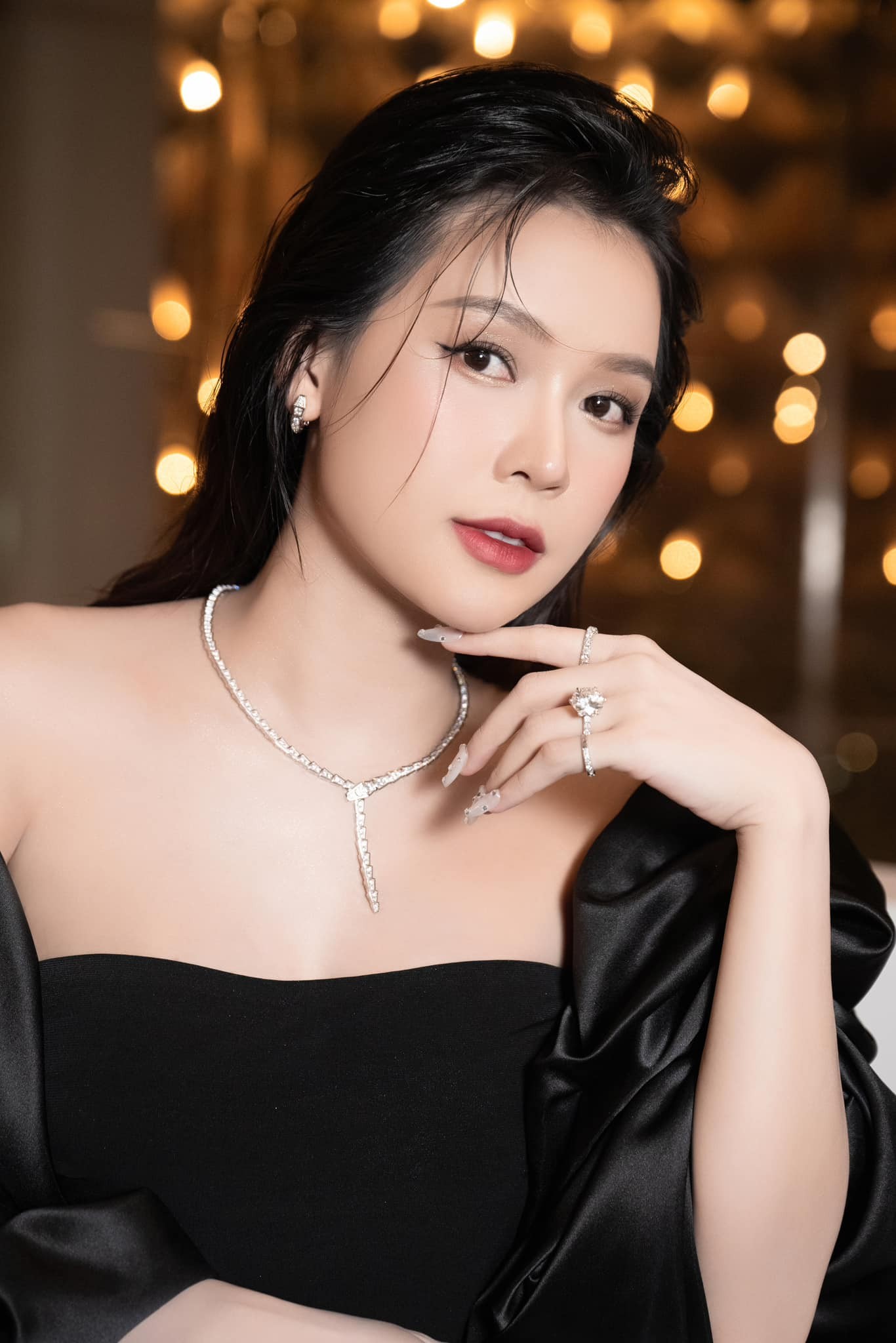 Có thể thấy, hiếm có ai mang bầu mà vẫn giữ được thần thái và nhan sắc đỉnh cao như Sam