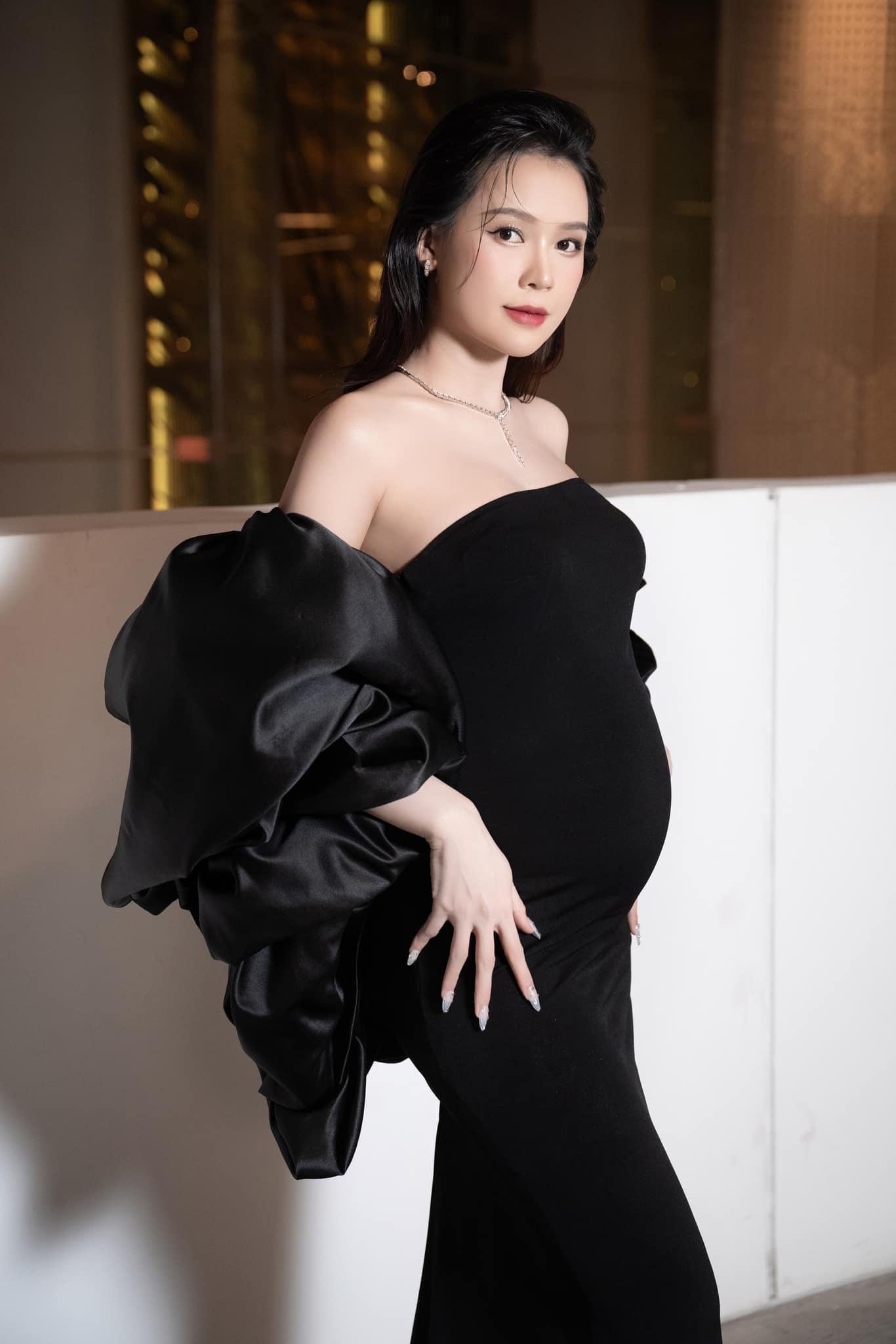 Sam khoe bụng bầu cực 'slay' nhưng nhất quyết giấu nhẹm ông xã - Ảnh 3