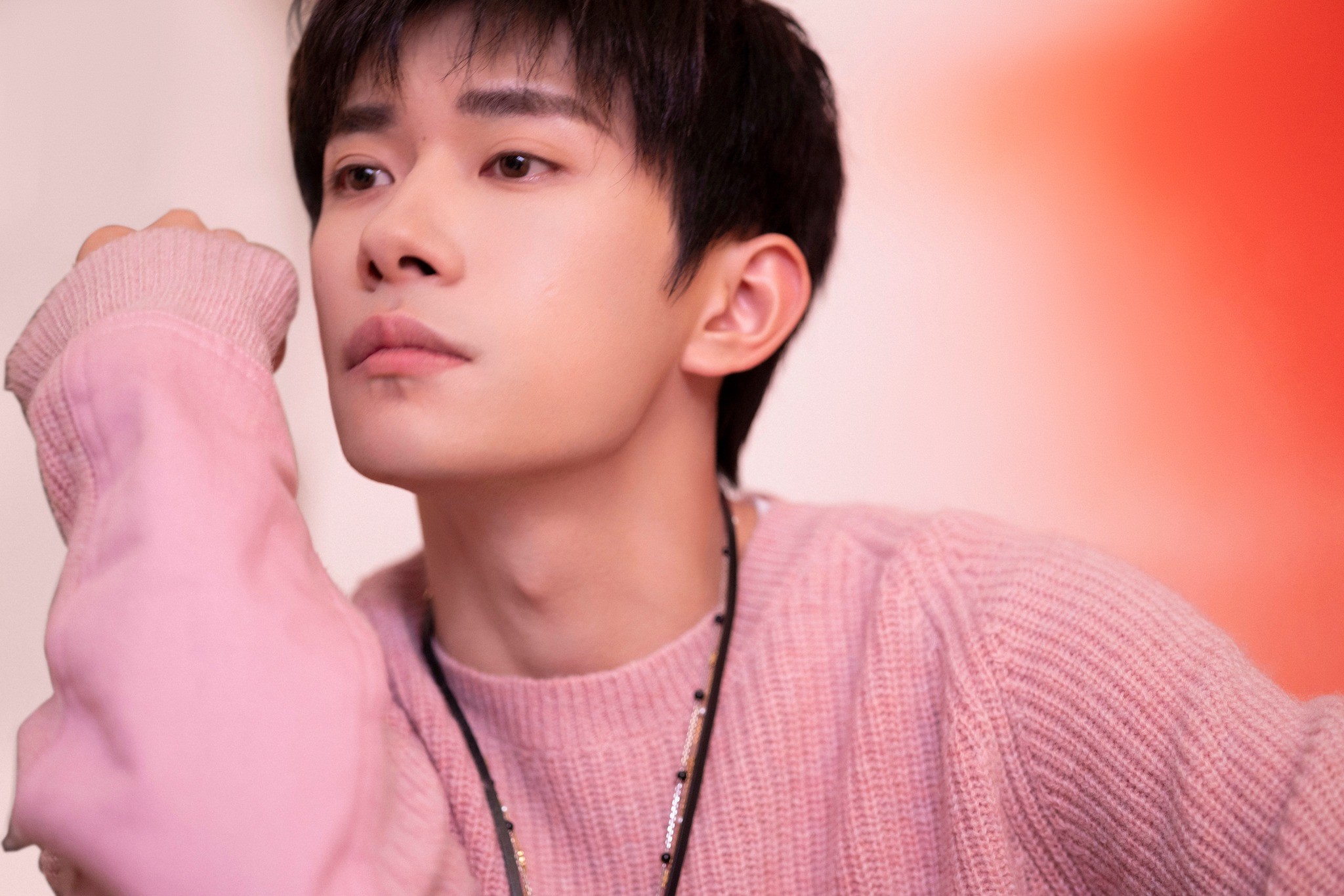 Dịch Dương Thiên Tỉ phát hành ca khúc 'Dòng sông 4% vol' nhân ngày đón sinh nhật 23 tuổi.